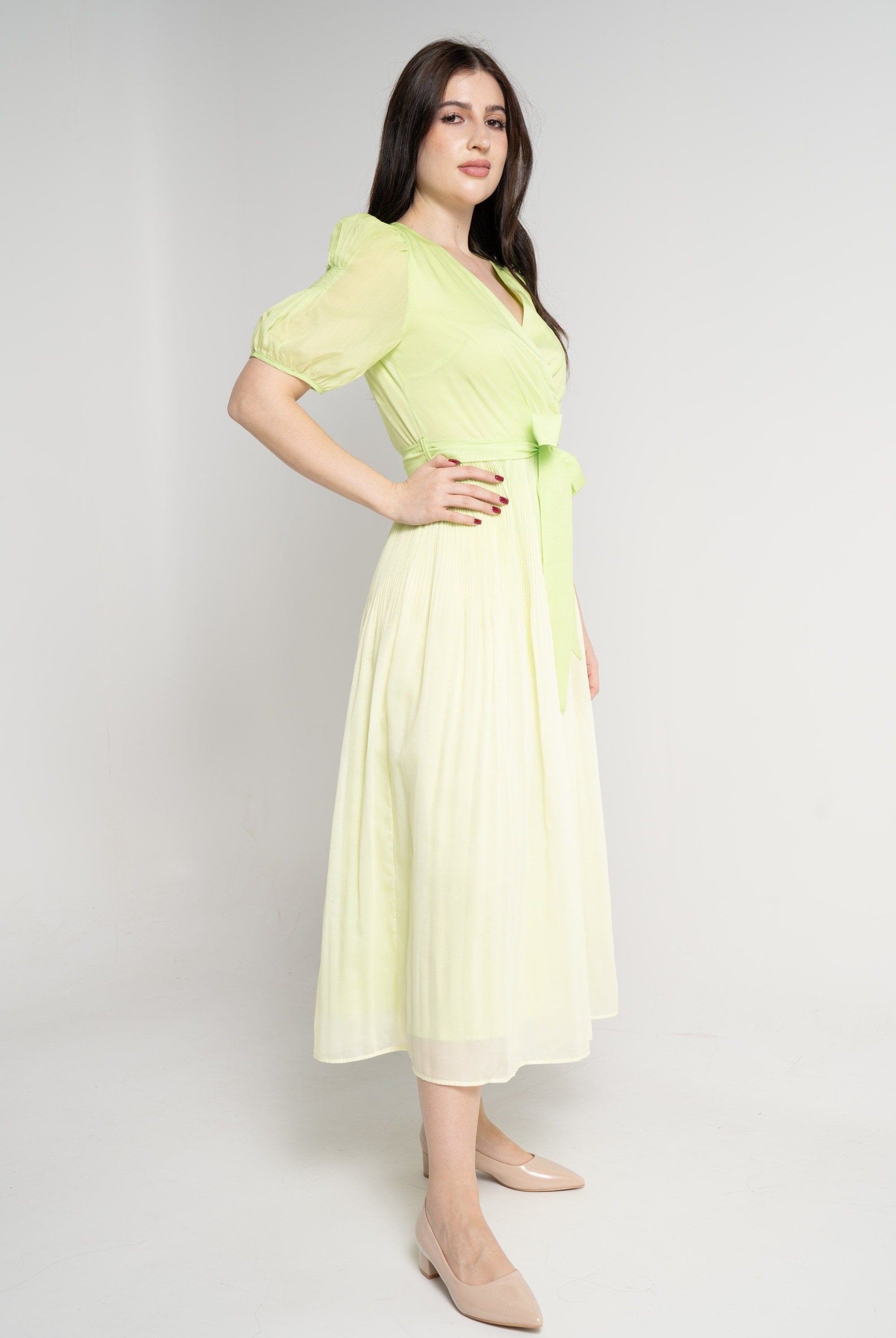 ميكا فستان ميدي بأكمام قصيرة لف بليسية