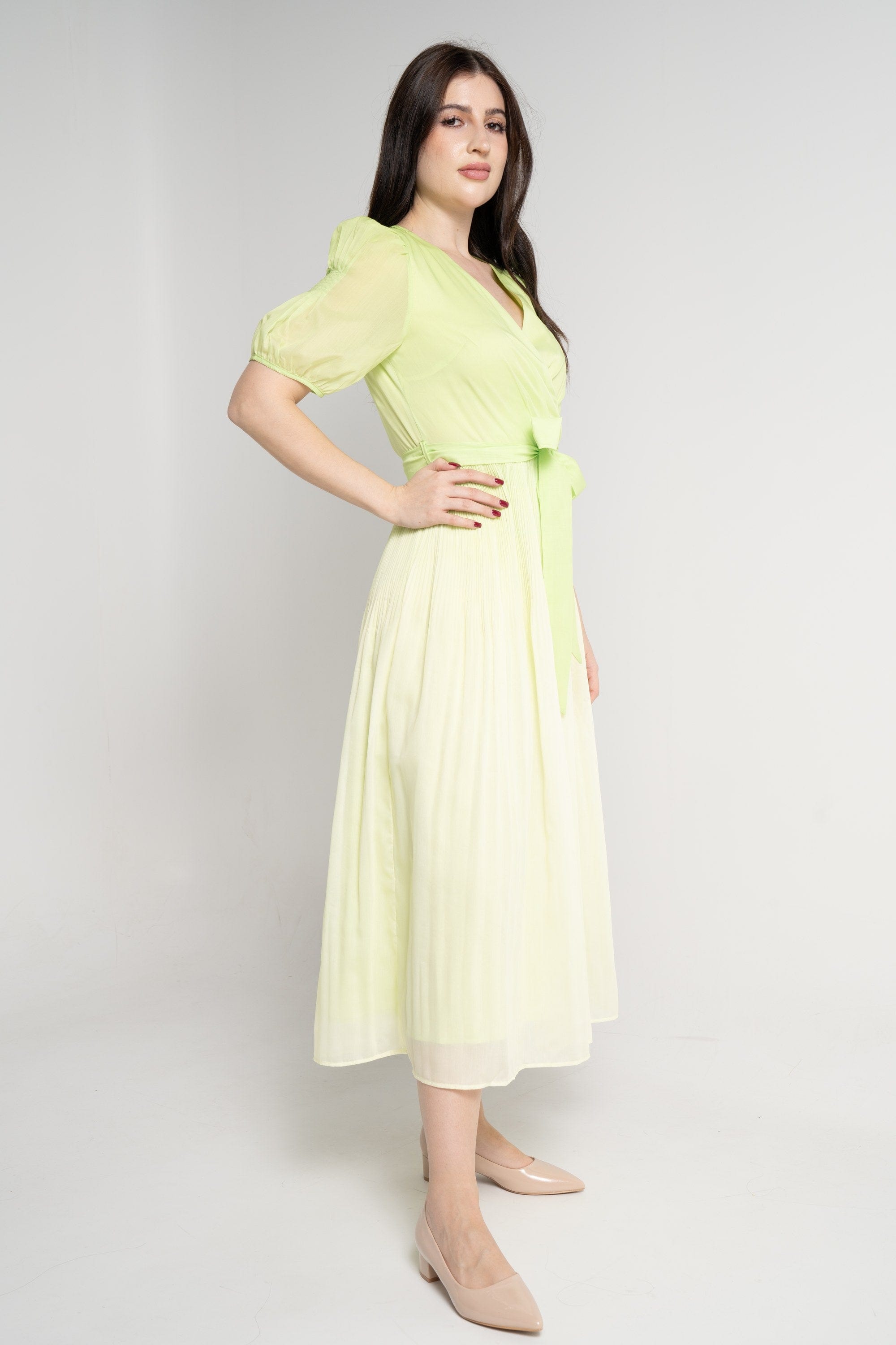 ู
ููุง ูุณุชุงู ู
ูุฏู ุจุฃูู
ุงู
ูุตูุฑุฉ ูู ุจููุณูุฉ