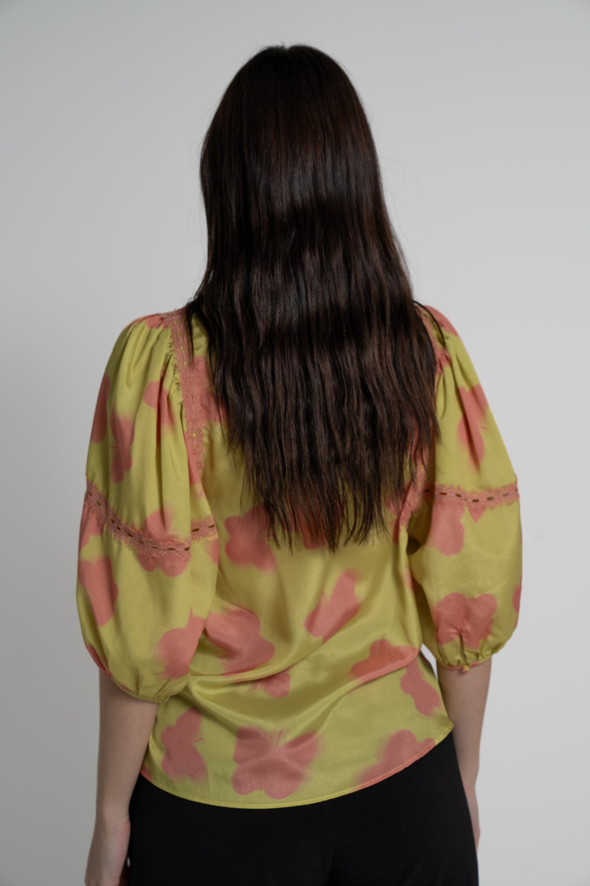 ميكا بلوزة 3/4 كم منفوخة ملونة نسائي أخضر ليما