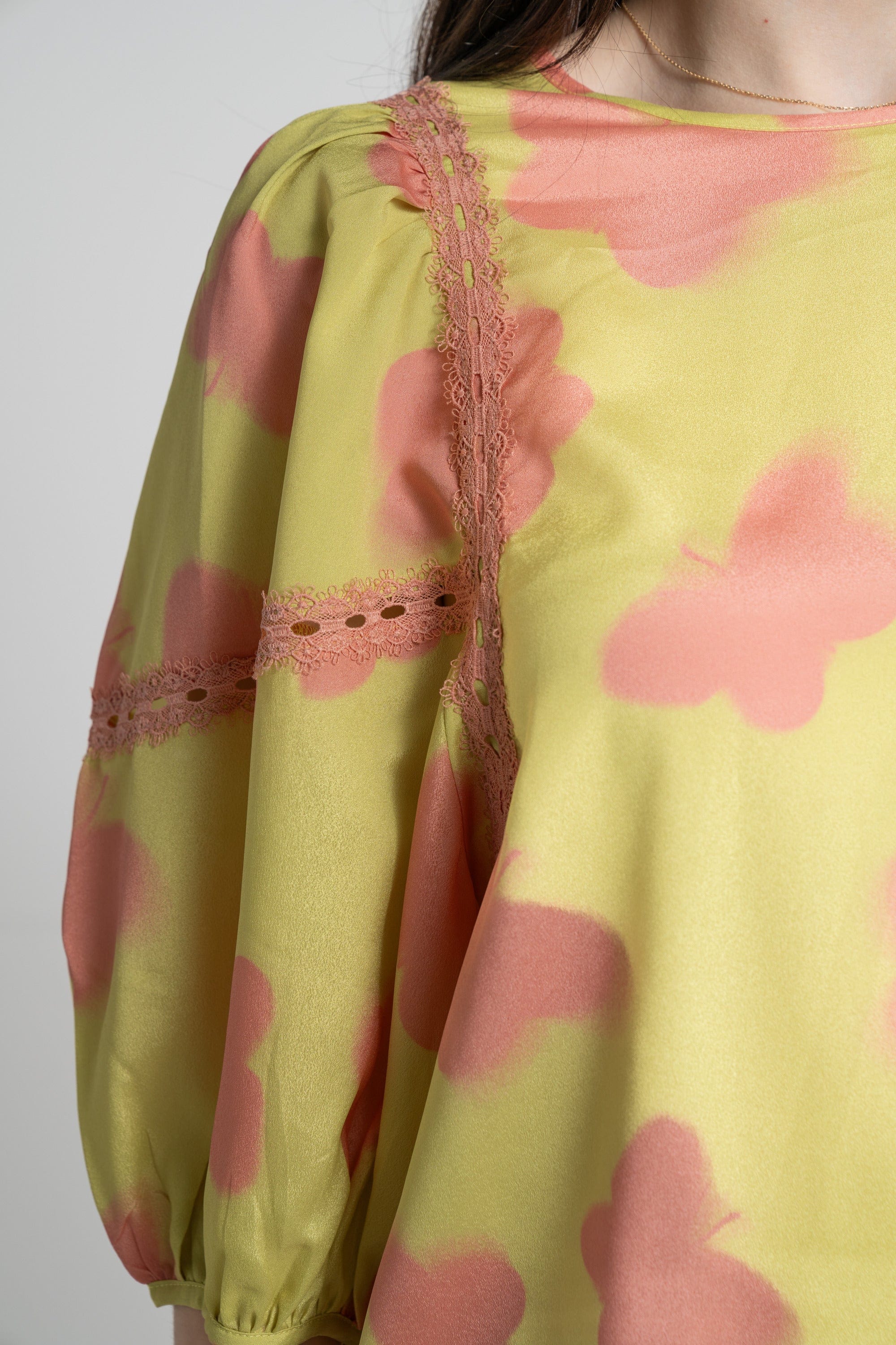 ميكا بلوزة 3/4 كم منفوخة ملونة نسائي أخضر ليما