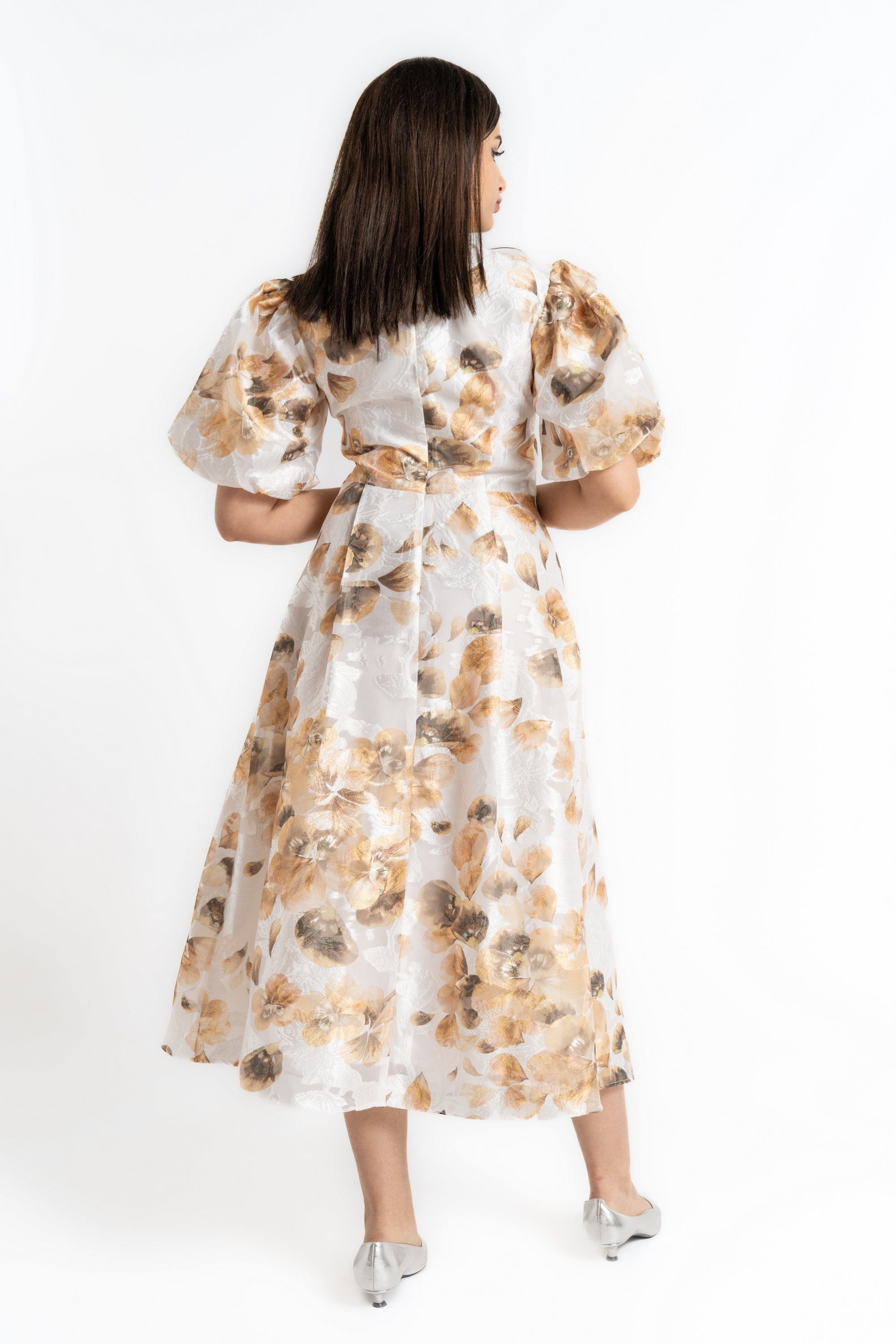 ميكا فستان ميدي بأكمام قصيرة منفوش مشجر