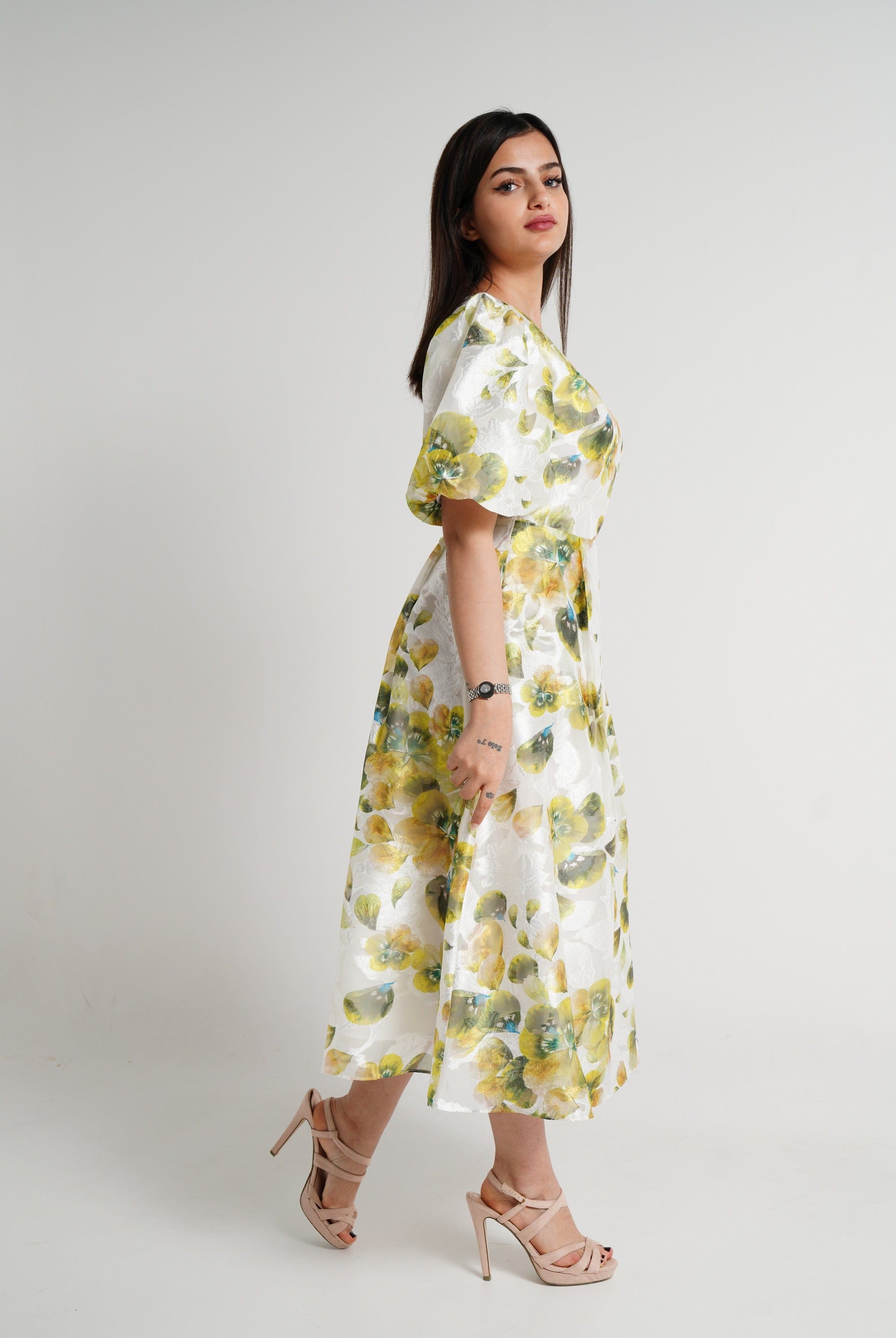 ميكا فستان ميدي بأكمام قصيرة منفوش مشجر