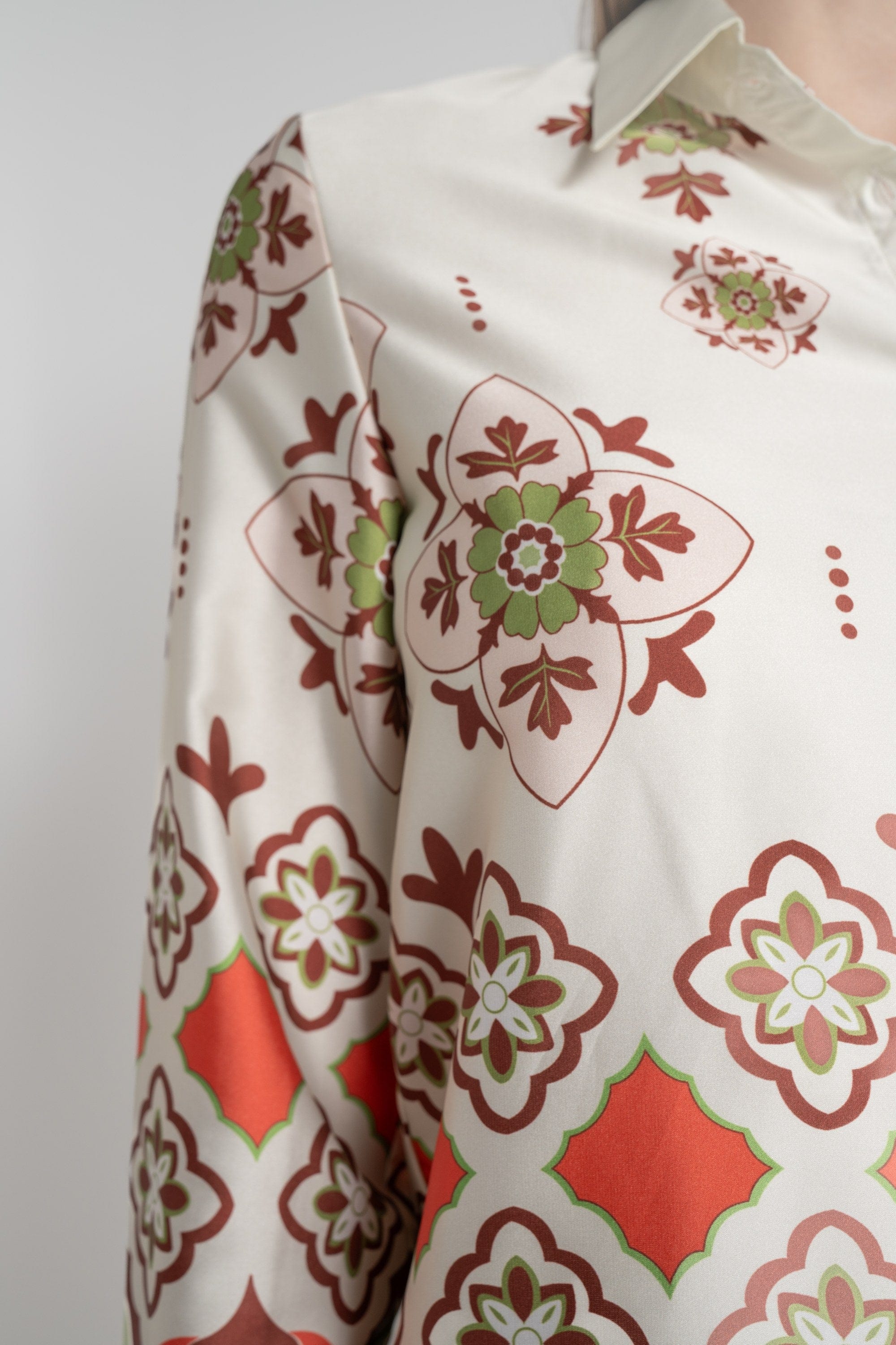 ميكا قميص بأكمام طويلة منقوش بأزرار أمامية نسائي أخضر فاتح