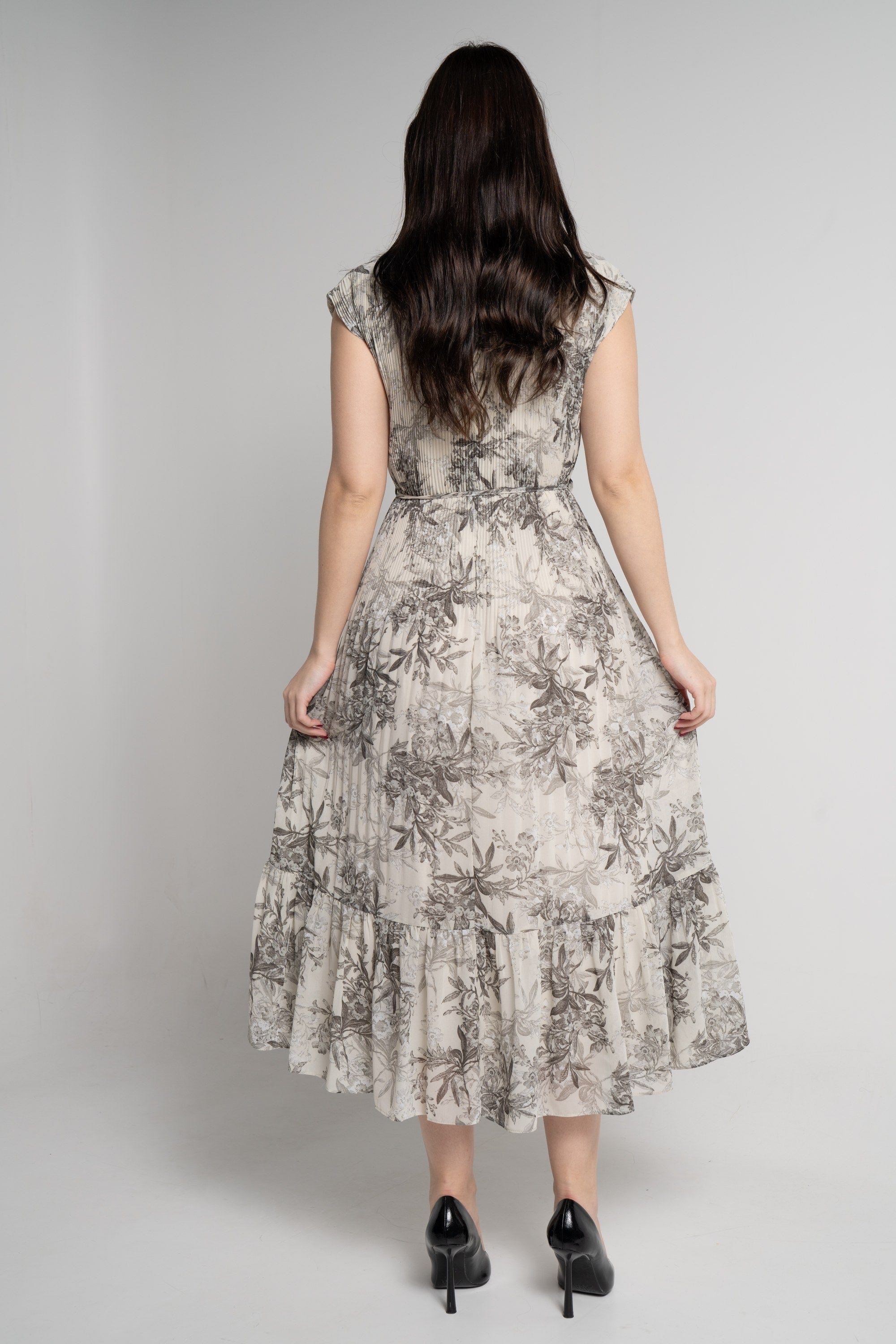 ميكا فستان ميدي بدون أكمام بليسية مشجر