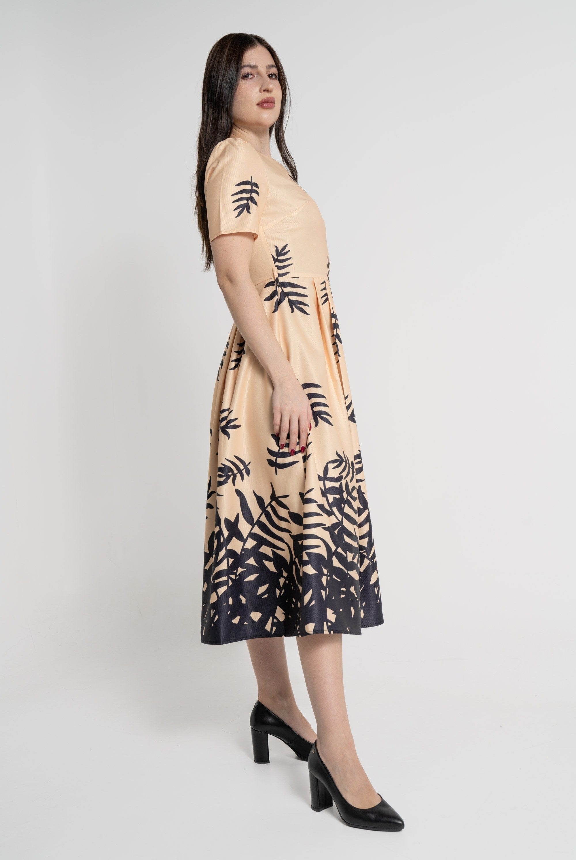 ู
ููุง ูุณุชุงู ู
ูุฏู ุจุฃูู
ุงู
ูุตูุฑุฉ ู
ุดุฌุฑ ุจุฑูุจุฉ ุฏุงุฆุฑูุฉ