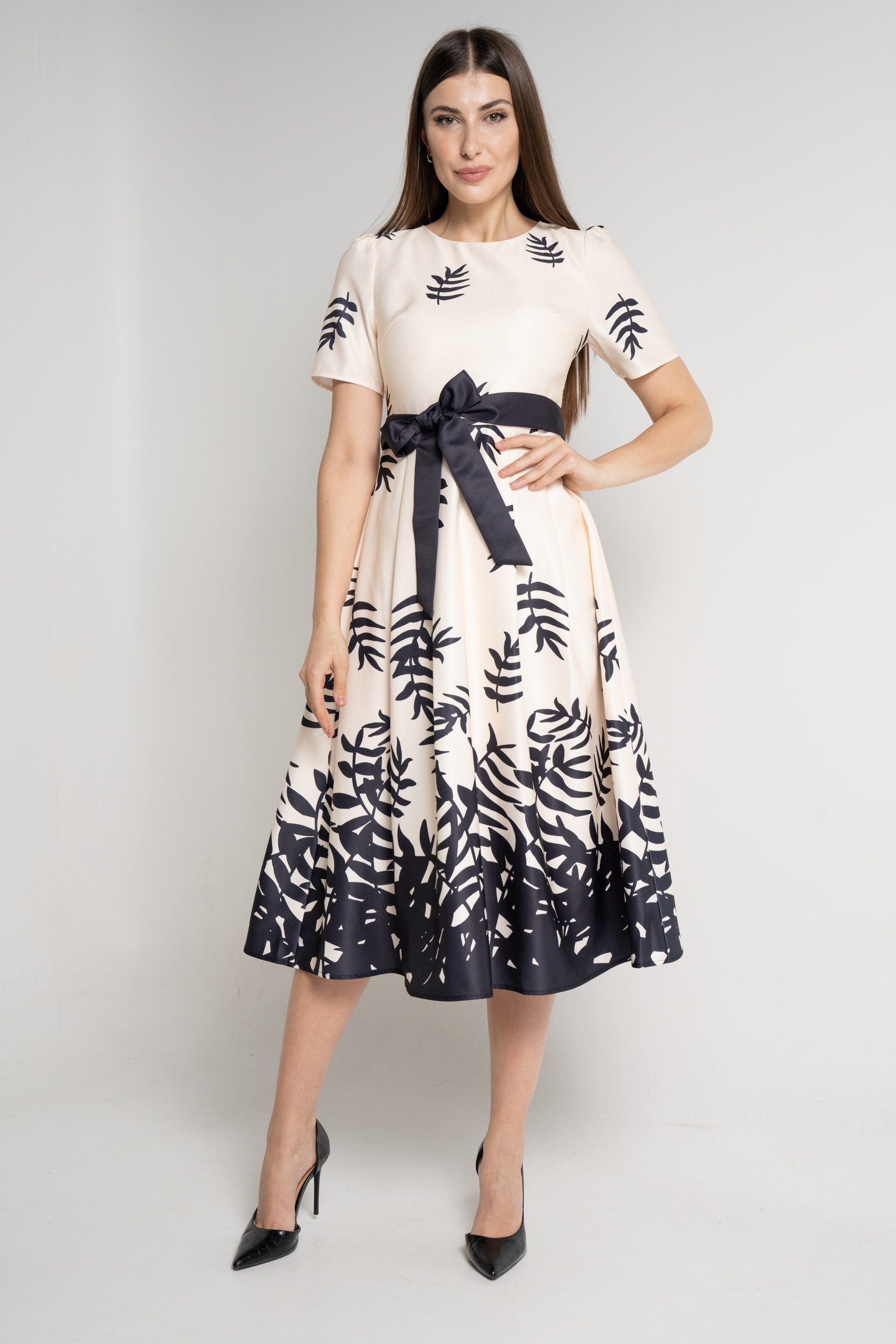 ميكا فستان ميدي بأكمام قصيرة مشجر برقبة دائرية