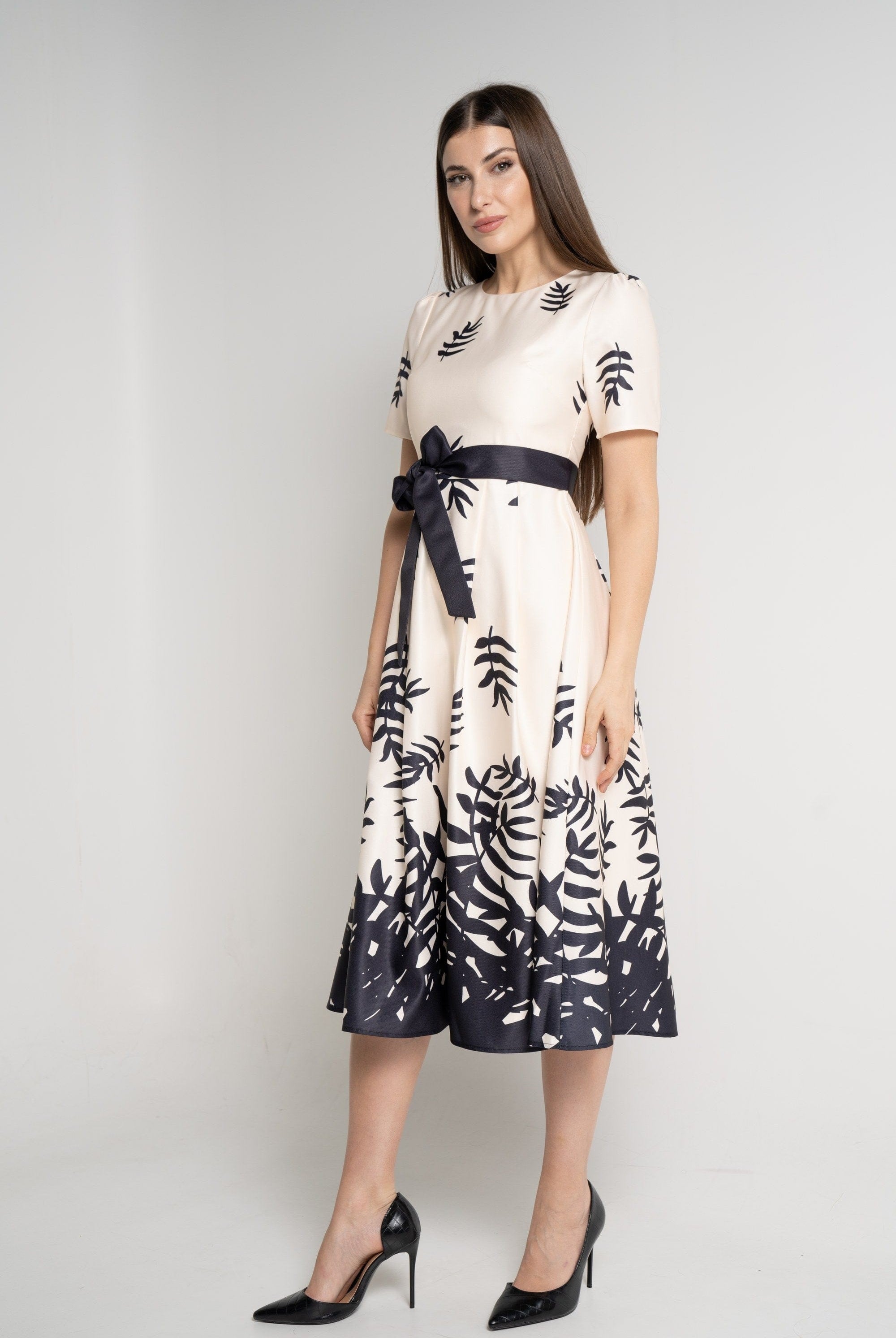 ู
ููุง ูุณุชุงู ู
ูุฏู ุจุฃูู
ุงู
ูุตูุฑุฉ ู
ุดุฌุฑ ุจุฑูุจุฉ ุฏุงุฆุฑูุฉ