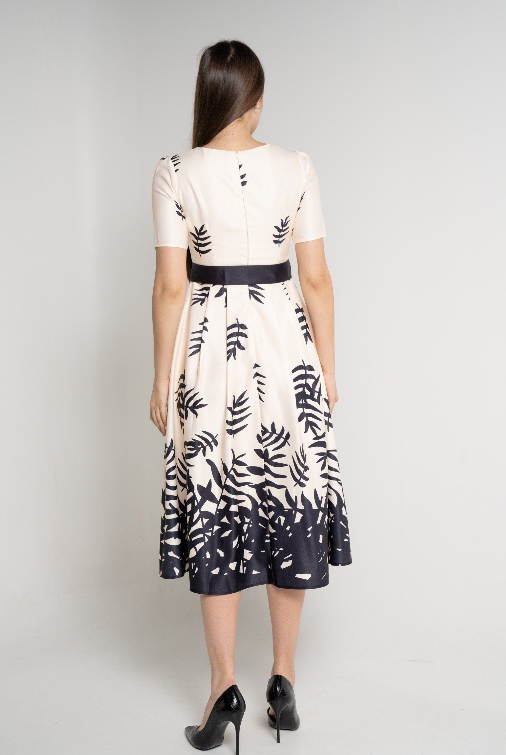 ู
ููุง ูุณุชุงู ู
ูุฏู ุจุฃูู
ุงู
ูุตูุฑุฉ ู
ุดุฌุฑ ุจุฑูุจุฉ ุฏุงุฆุฑูุฉ