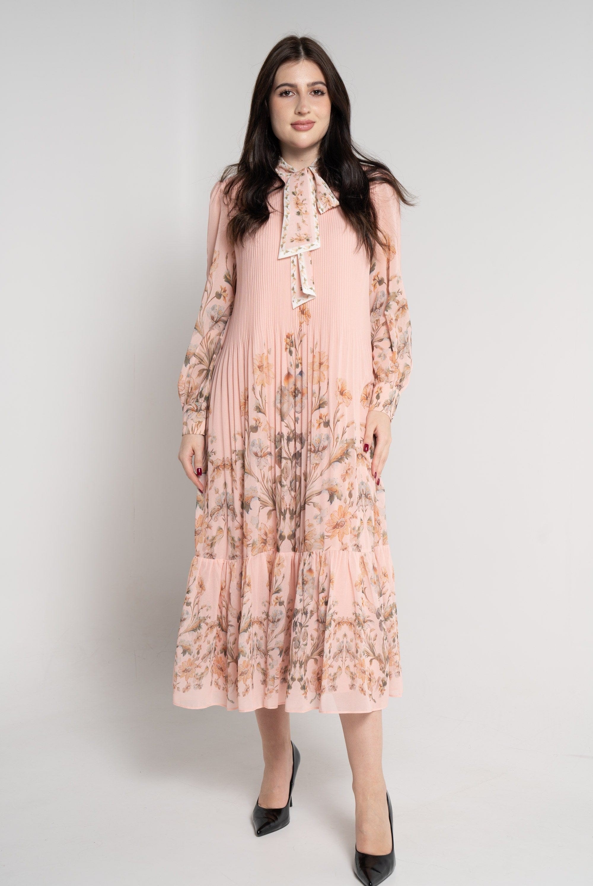 ميكا فستان ميدي بأكمام طويلة شفافة مخصر بورق شجر وردي فاتح