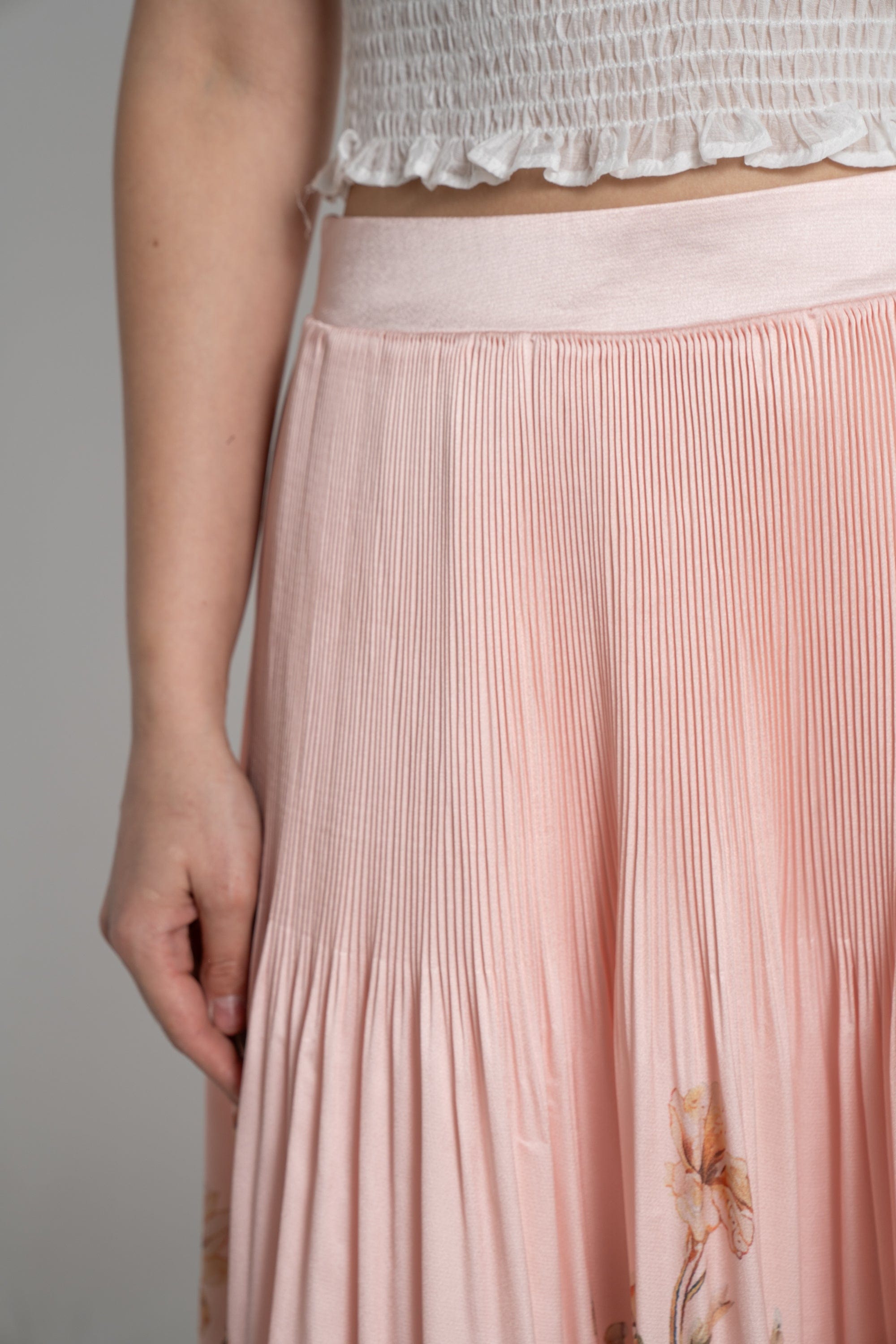 ميكا تنورة ميدي منقوشة بنقشة ورود نسائي وردي فاتح