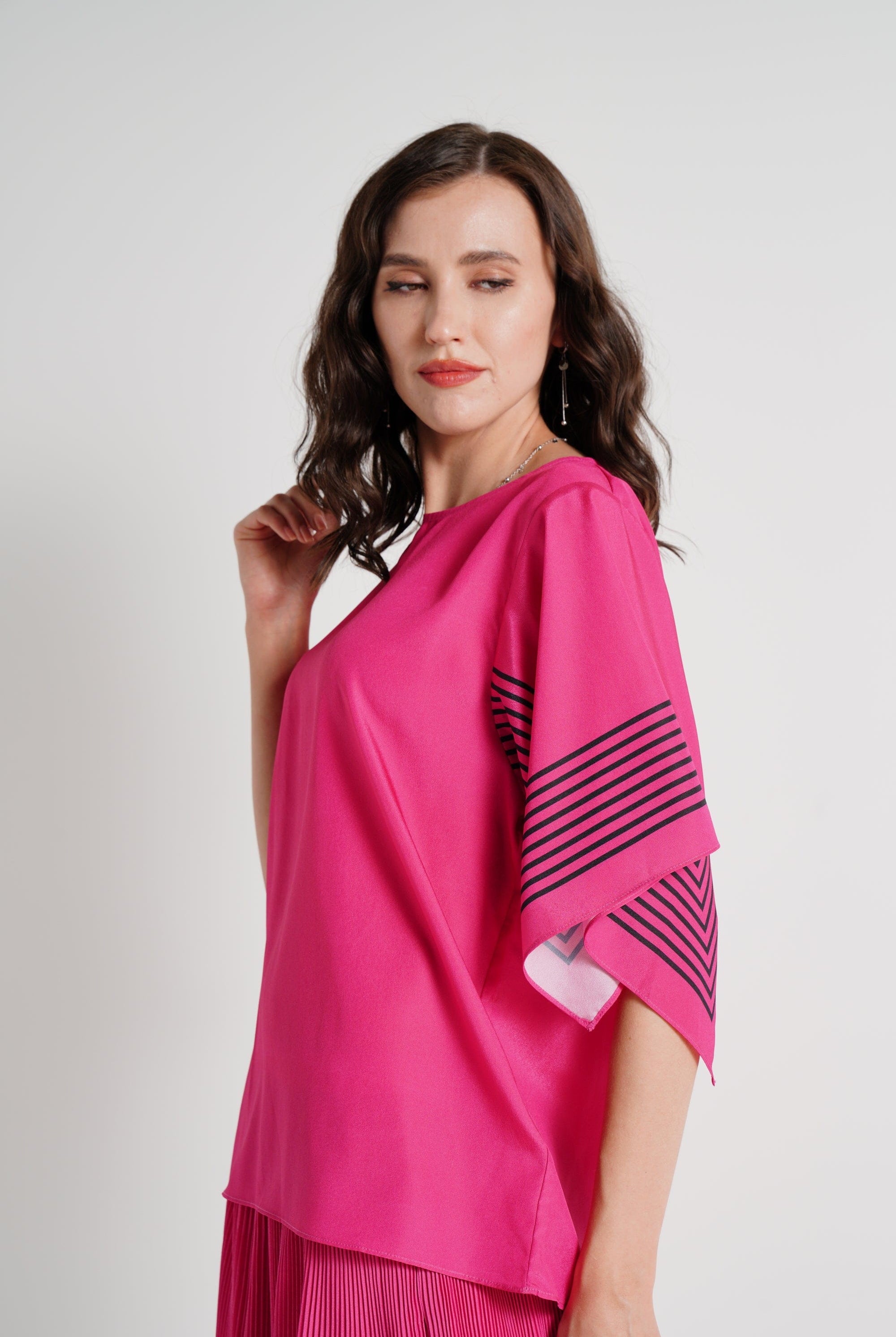 ميكا بلوزة واسعة نص كم مخطط نسائي فوشيا