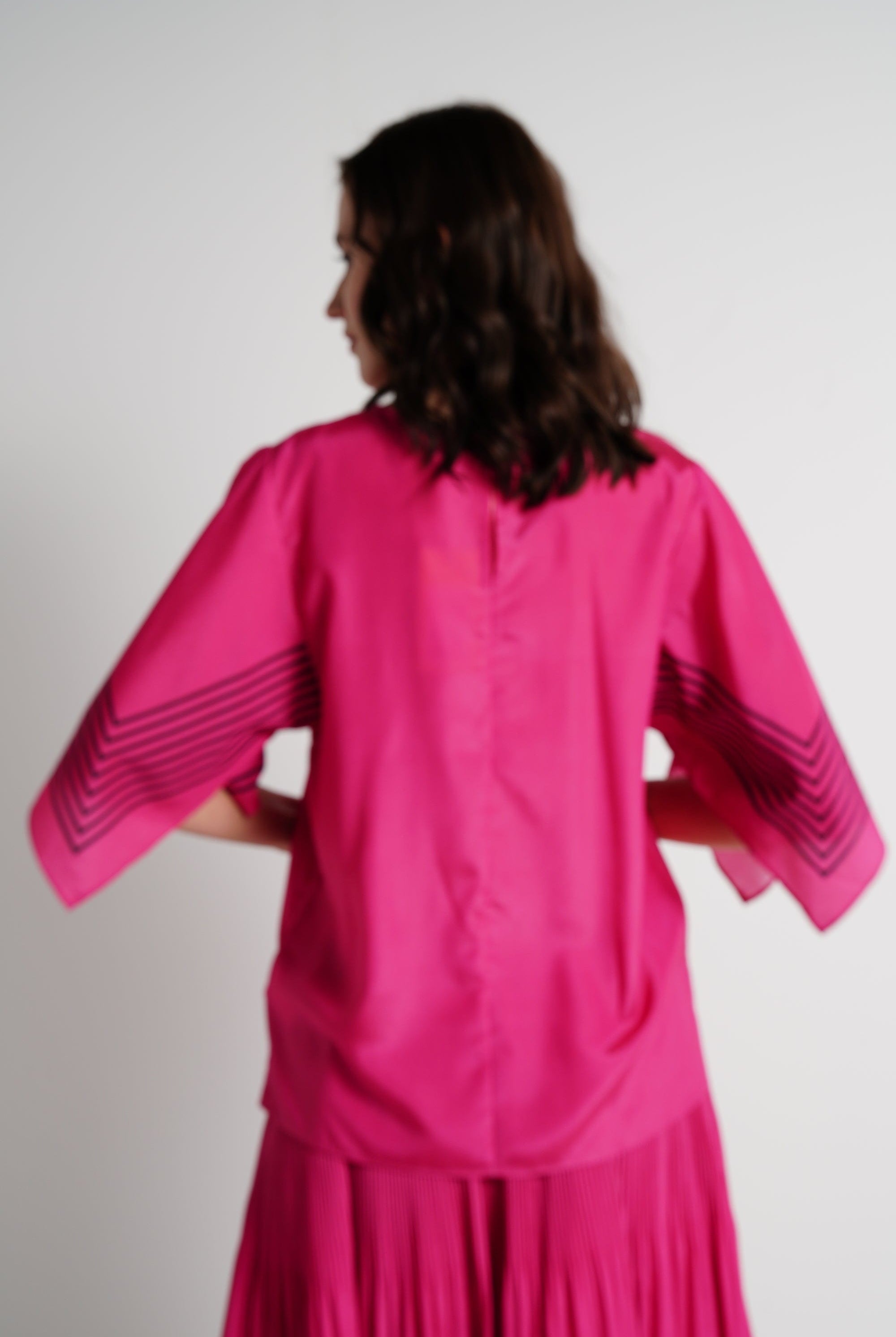 ميكا بلوزة واسعة نص كم مخطط نسائي فوشيا