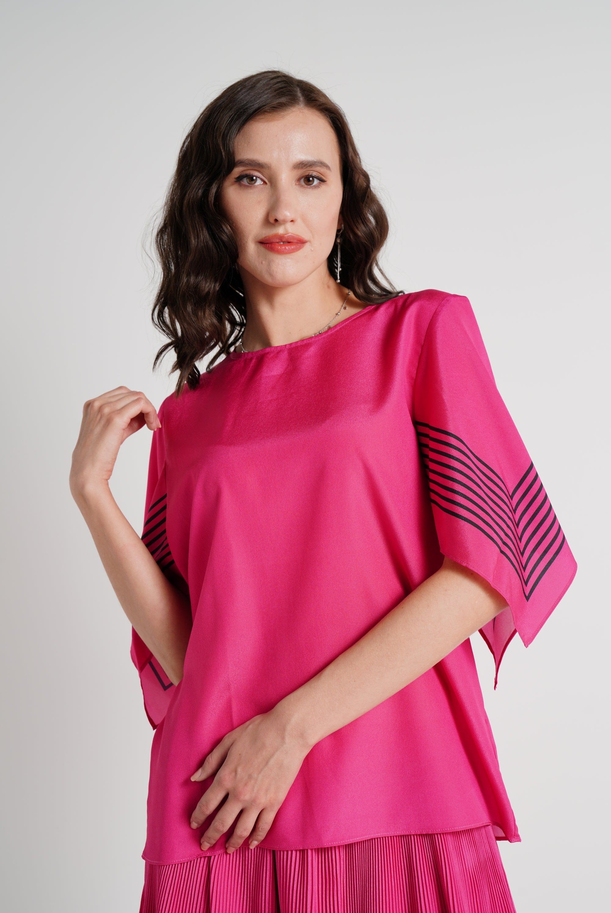 ميكا بلوزة واسعة نص كم مخطط نسائي فوشيا