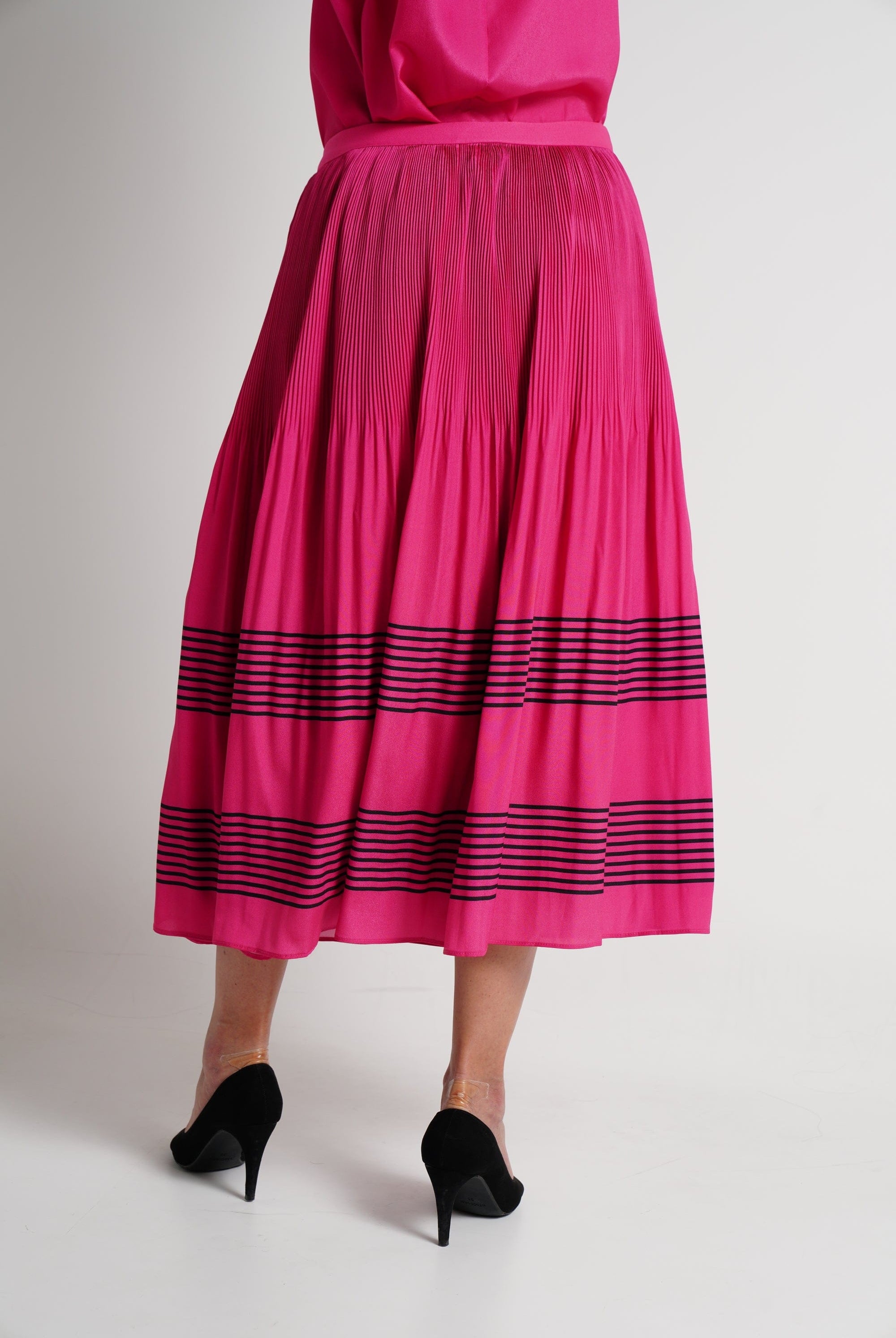 ู
ููุง ุชููุฑุฉ ู
ูุฏู ุจููุณูู ูุงุณุนุฉ ูุณุงุฆู ููุดูุง