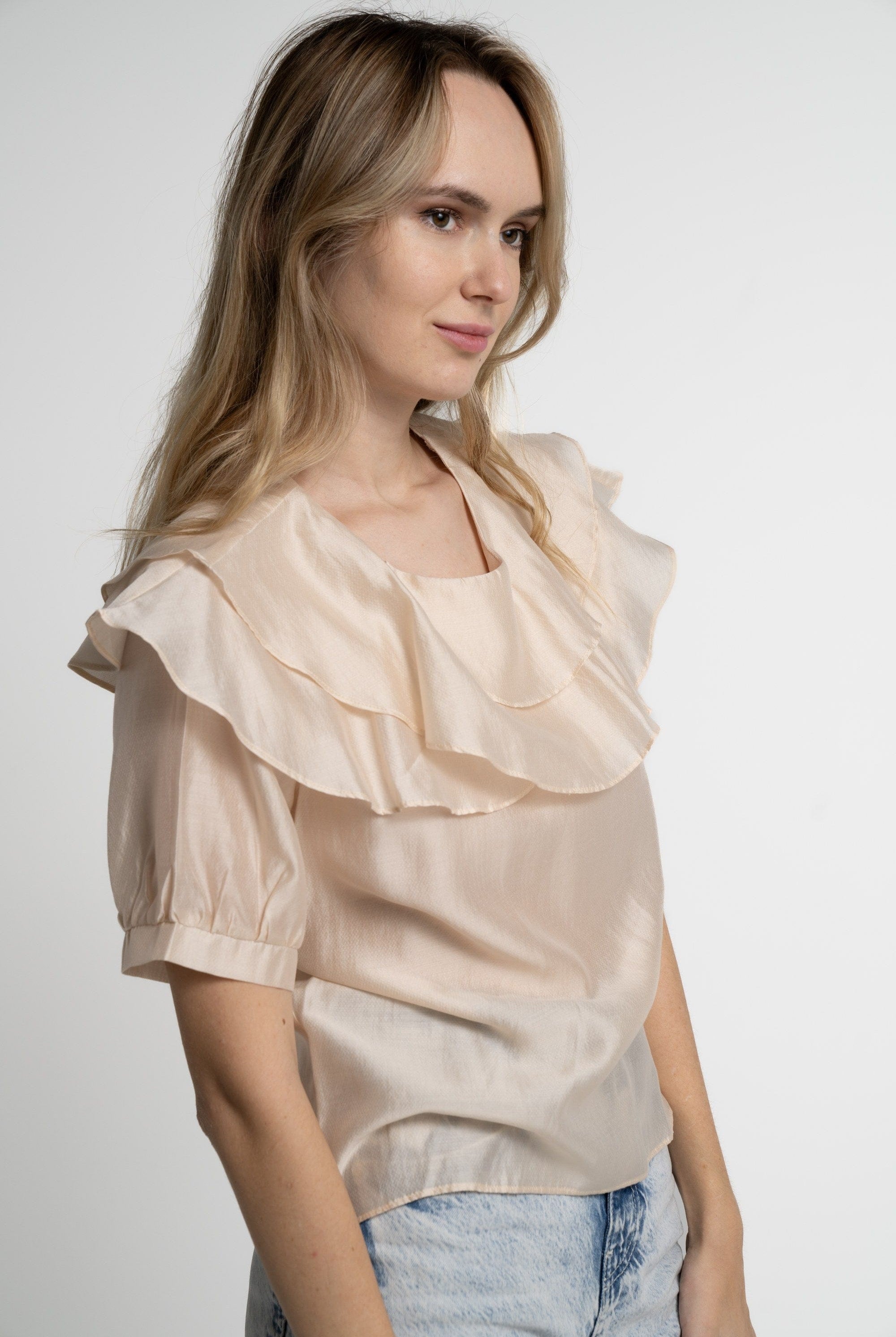 ميكا بلوزة بأكمام قصيرة ناعمة بكرانيش بيج