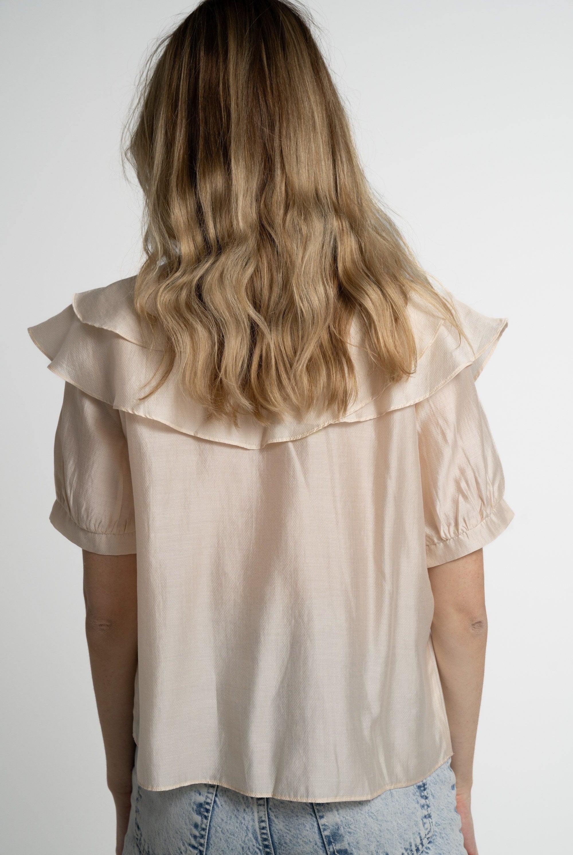 ميكا بلوزة بأكمام قصيرة ناعمة بكرانيش بيج