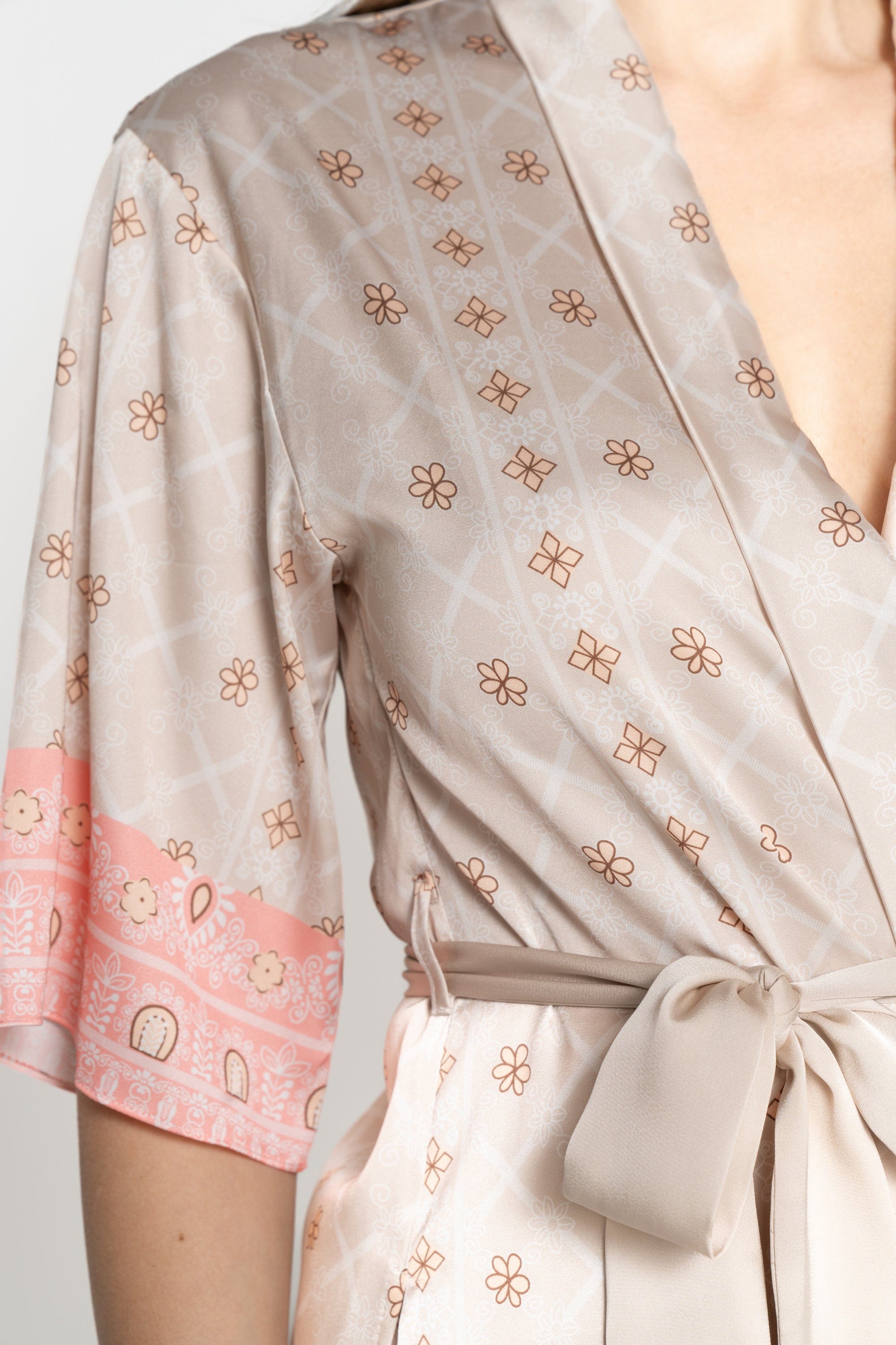 ميكا كارديجان 3/4 الأكمام منقوشة نقشى ورود نسائي بيج