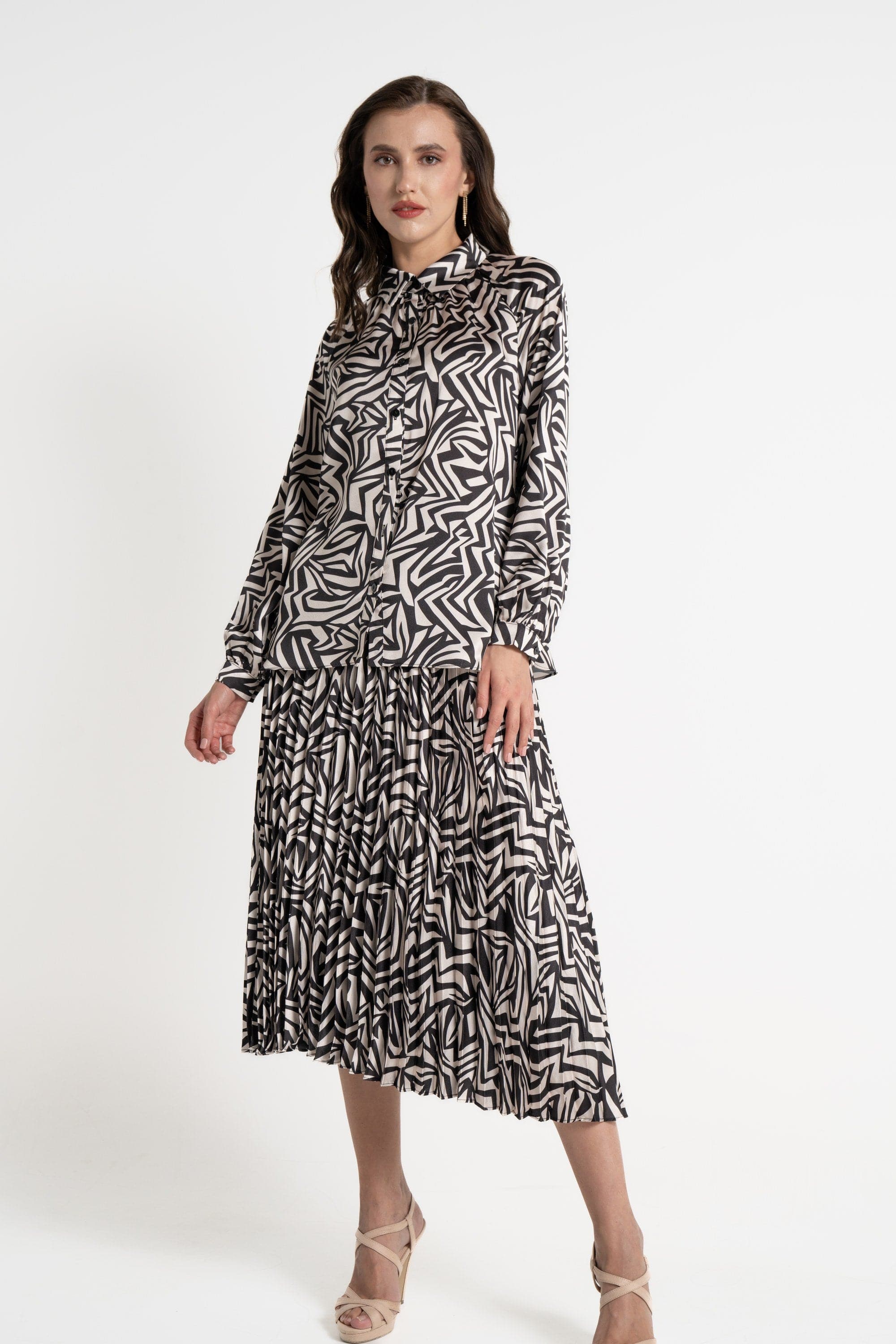 ميكا قميص بأكمام طويلة منقوش بأزرار أمامية