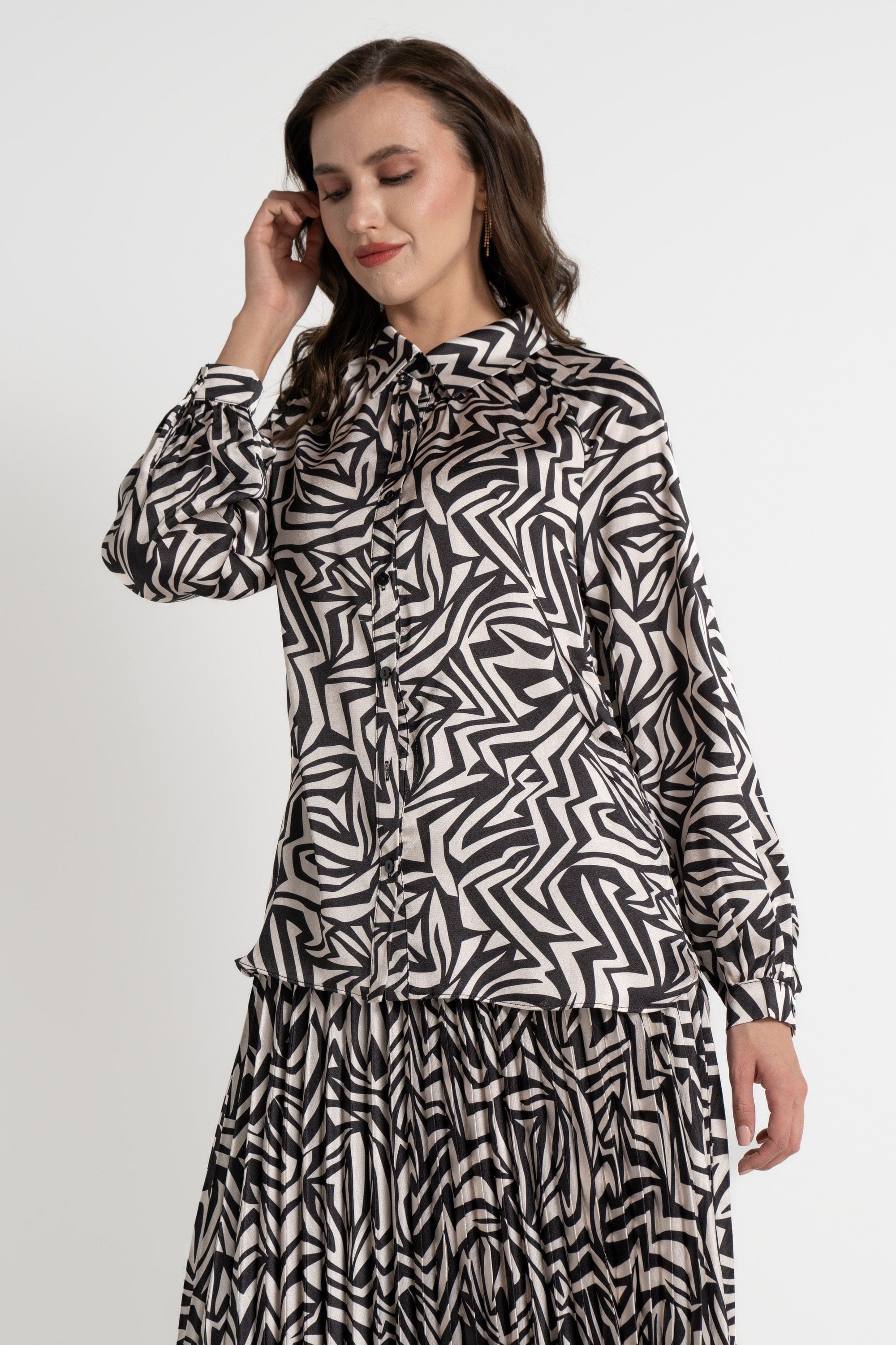 ميكا قميص بأكمام طويلة منقوش بأزرار أمامية