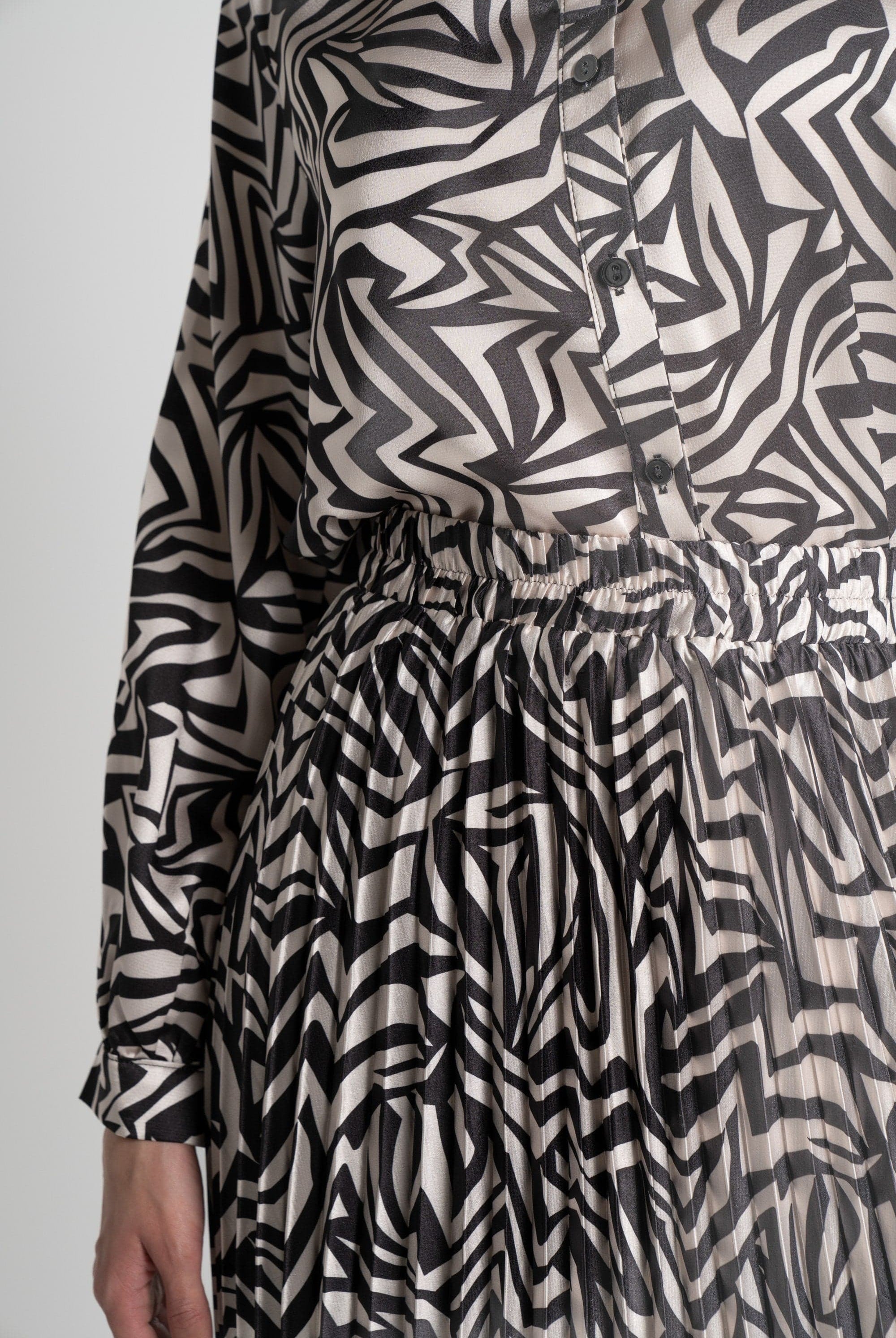 ميكا تنورة ميدي نسائية مطبوعة بكسرات