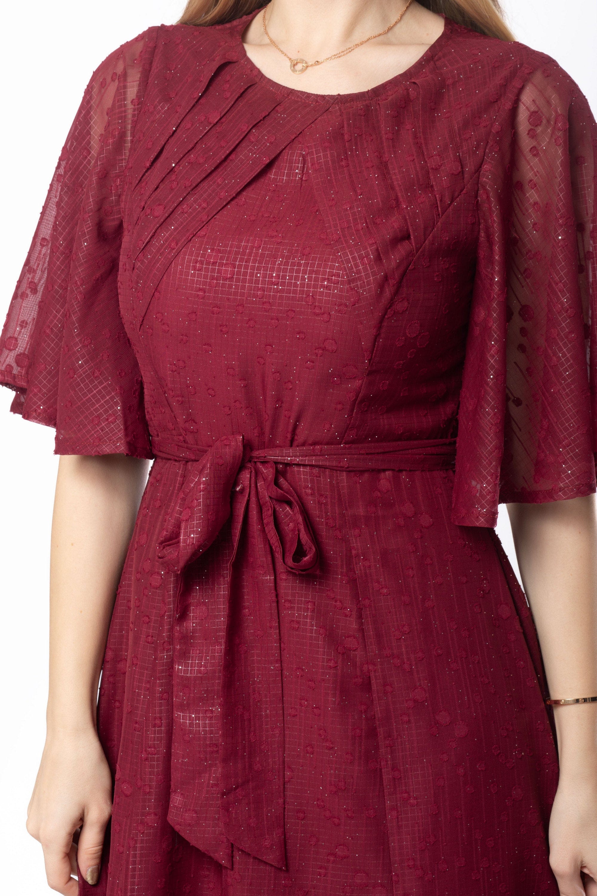 ميكا فستان ميدي لامع برباط على الخصر نص كم واسع