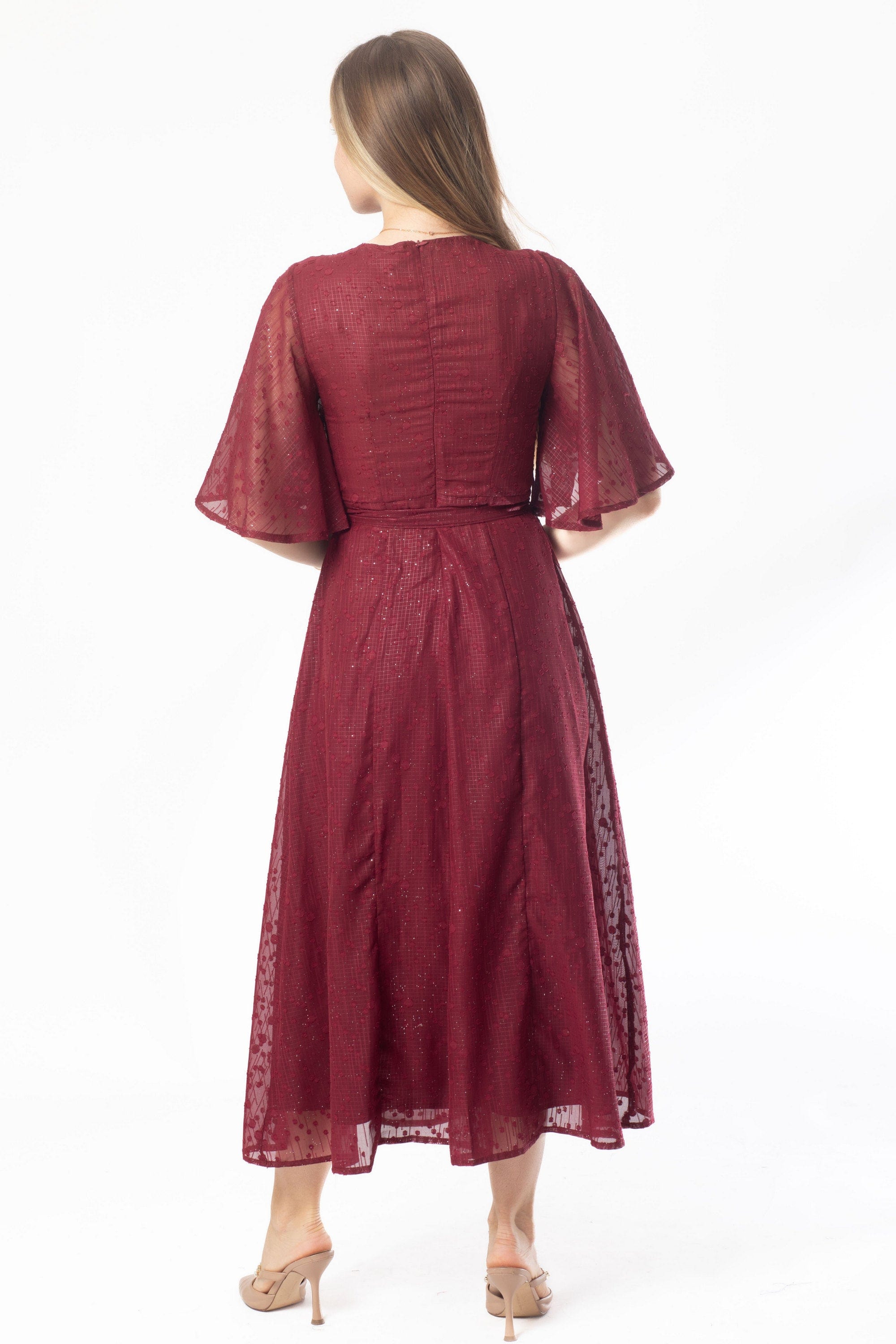 ميكا فستان ميدي لامع برباط على الخصر نص كم واسع