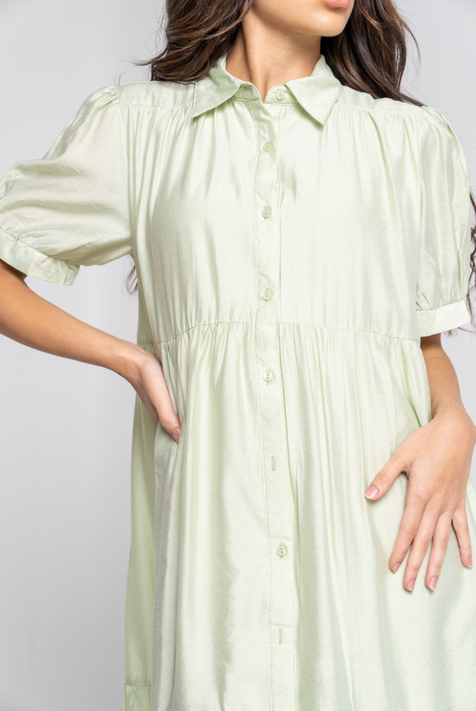 ميكا فستان ميدي بدون أكمام مقلم برباط خصر