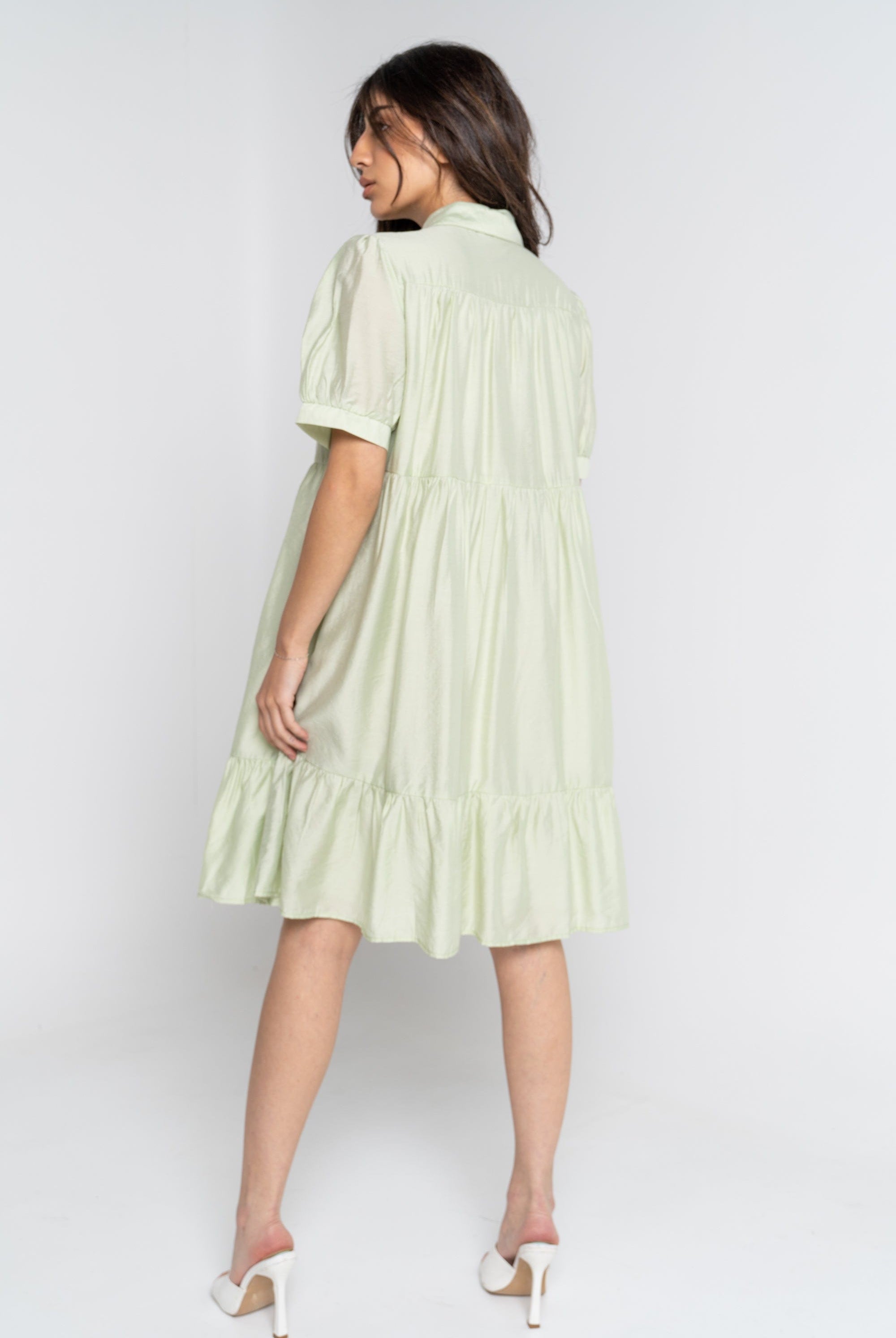 ميكا فستان ميدي بدون أكمام سادة بأزرار أمامية