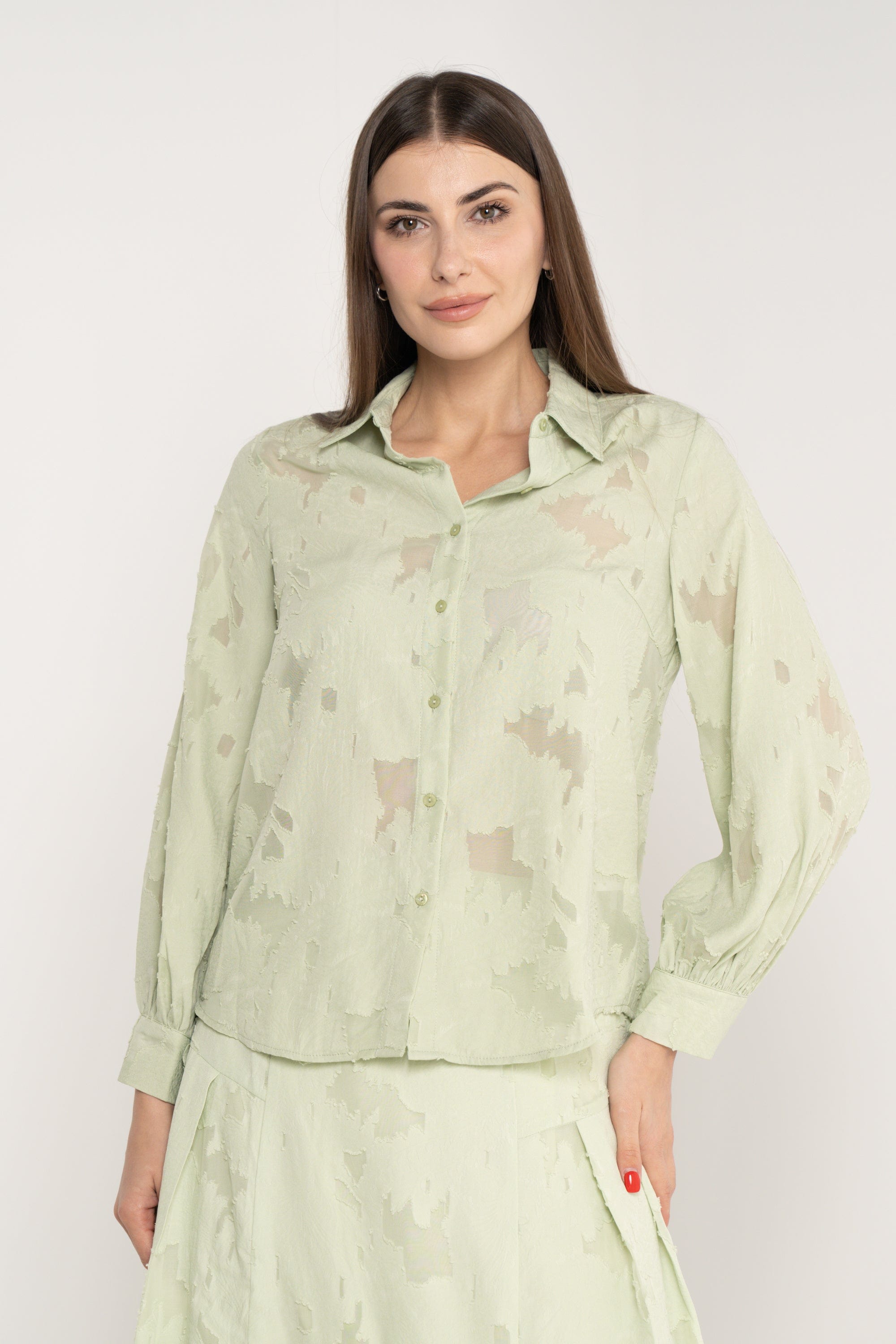 ميكا قميص مشجر بأزرار أمامية كم طويل بأساور