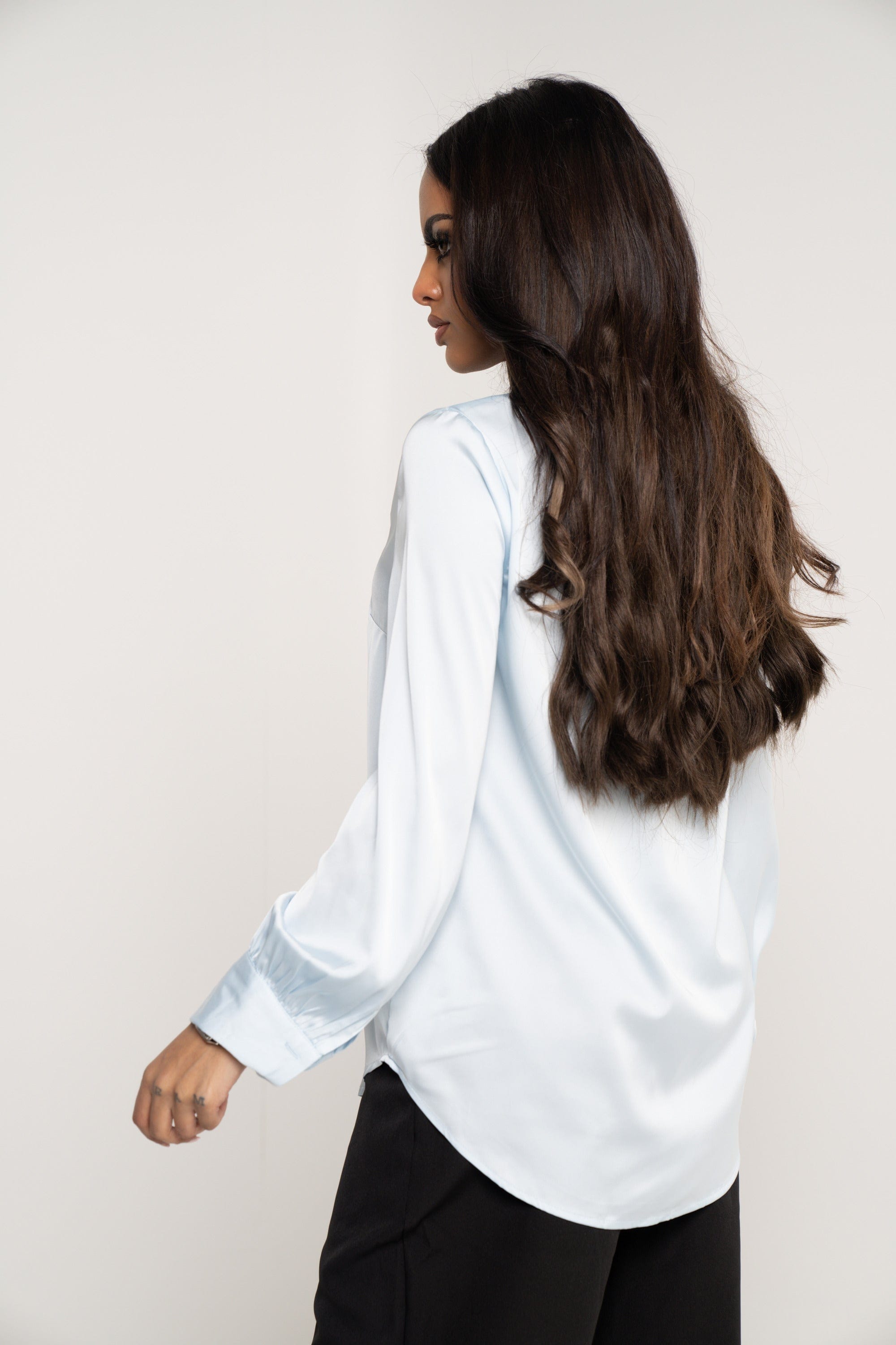 ميكا بلوزة سادة كم طويل برباط طويل