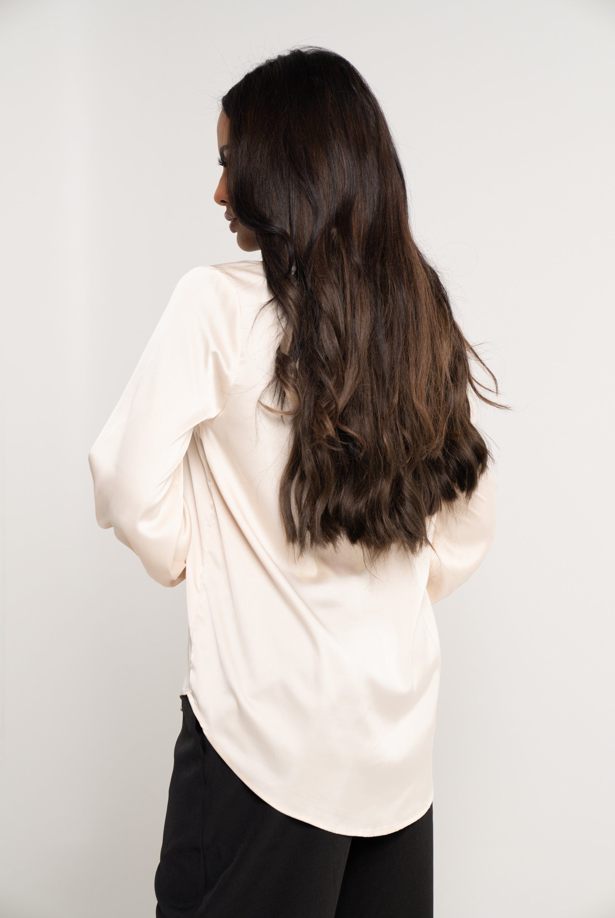 ميكا بلوزة سادة كم طويل برباط طويل