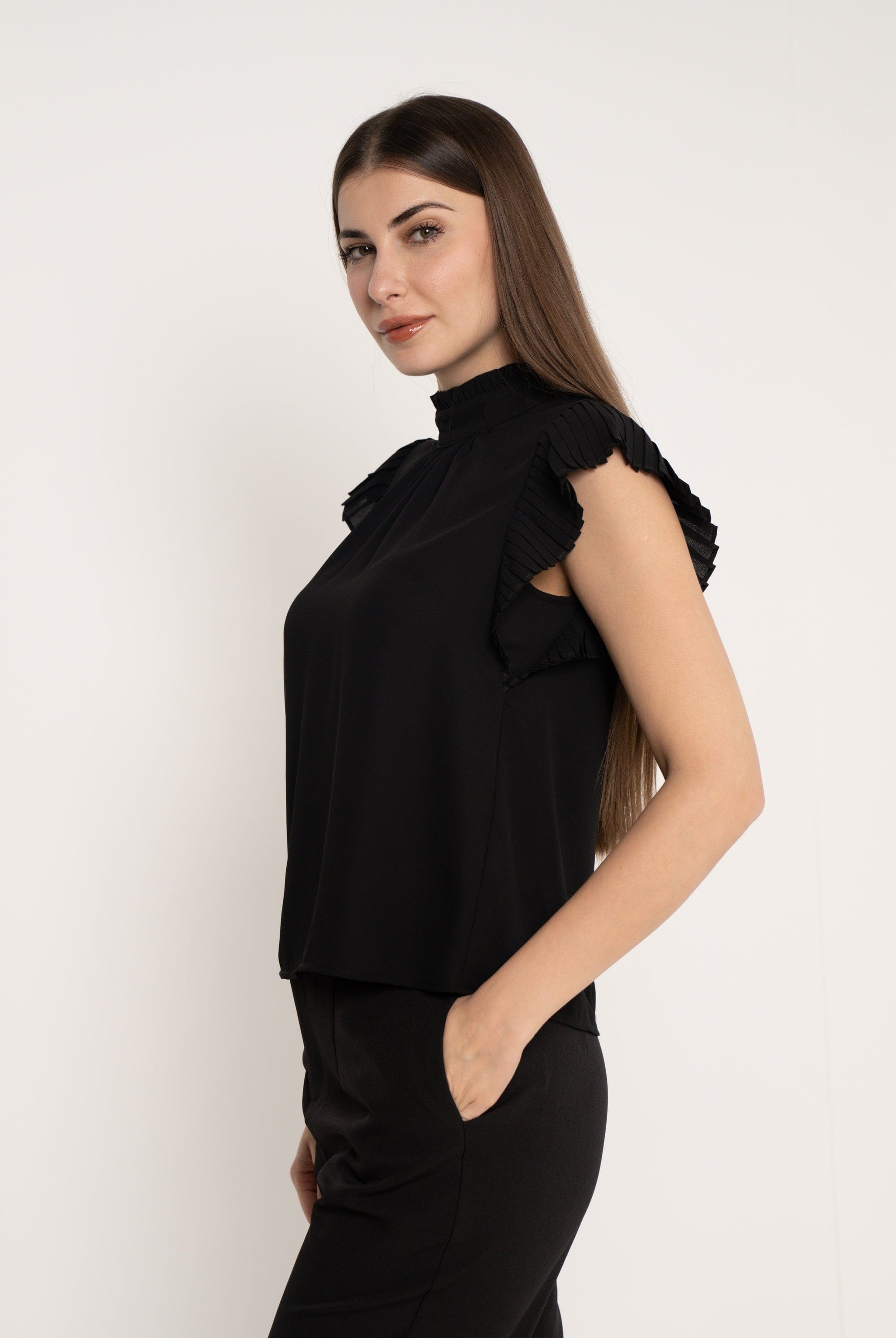 ميكا بلوزة سادة مكشكش أكمام قصيرة