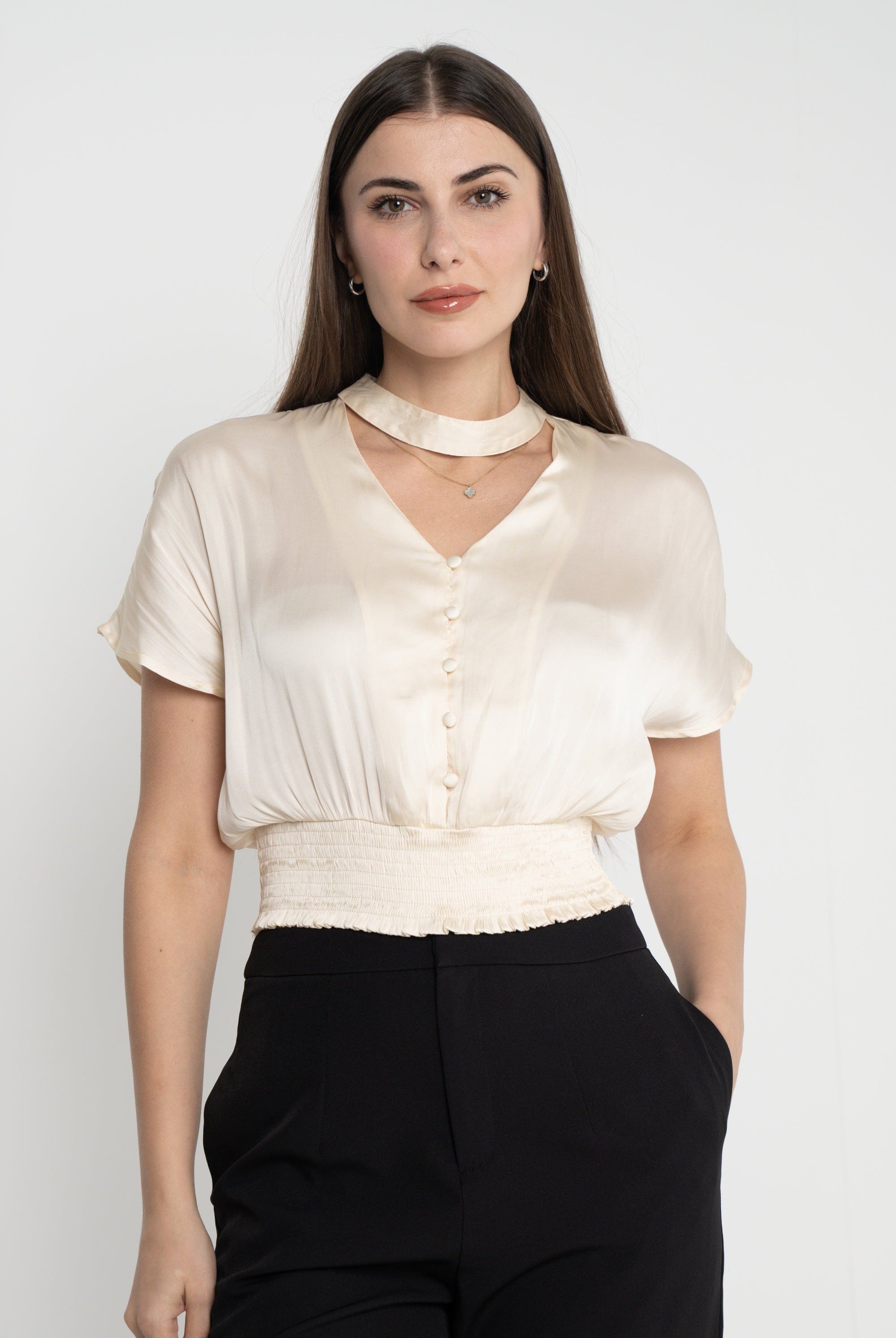 ميكا بلوزة سادة بأزرار أمامية أكمام قصيرة