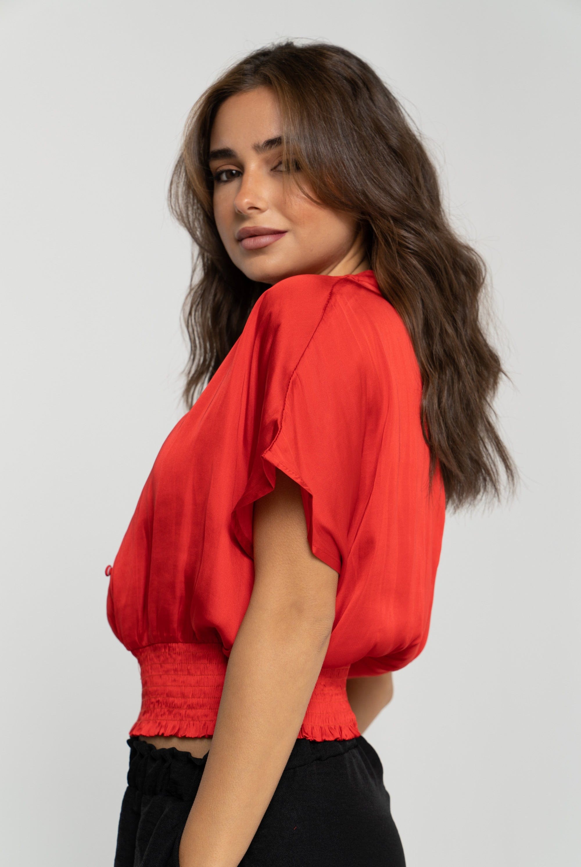 ميكا بلوزة سادة بأزرار أمامية أكمام قصيرة