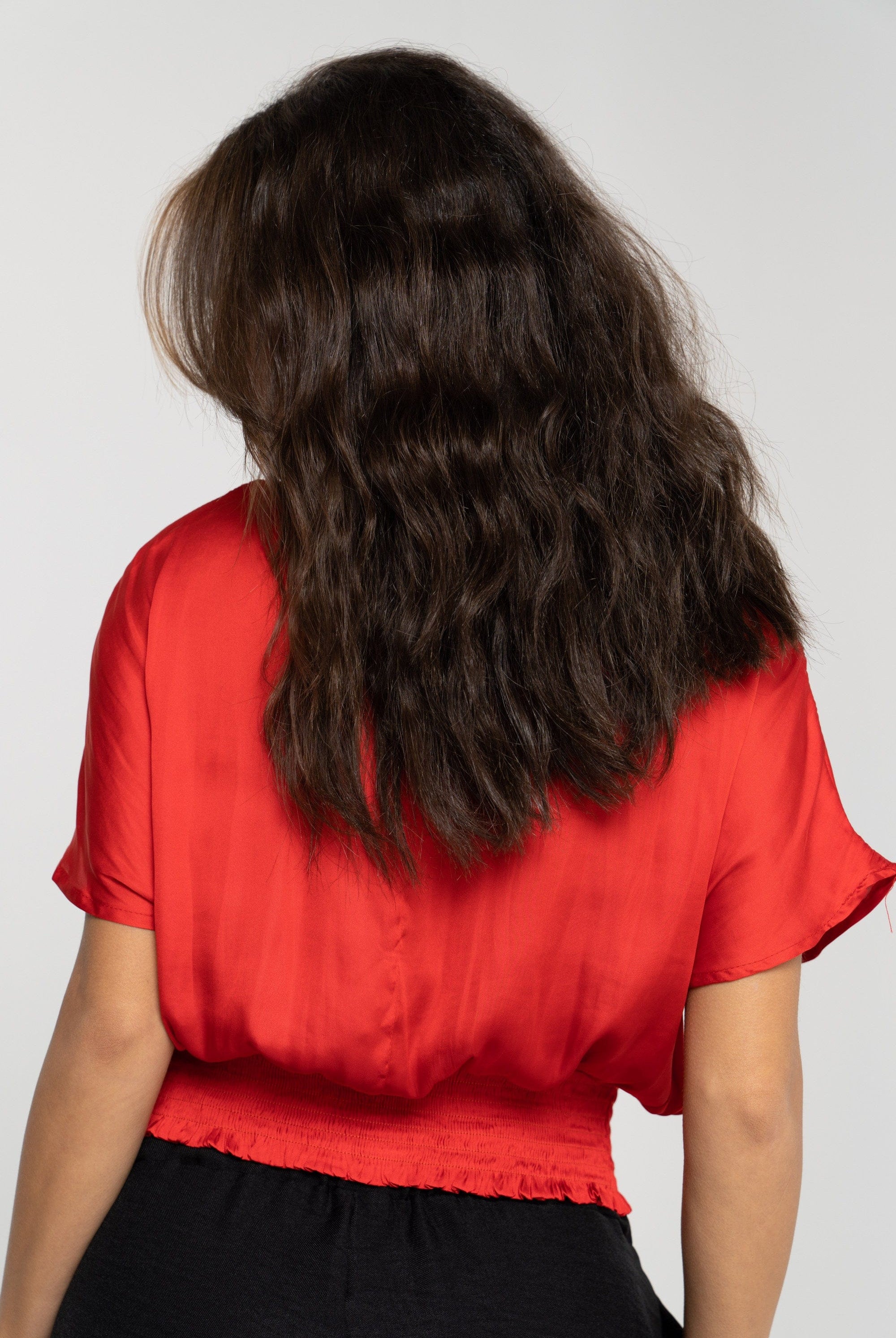 ميكا بلوزة سادة بأزرار أمامية أكمام قصيرة