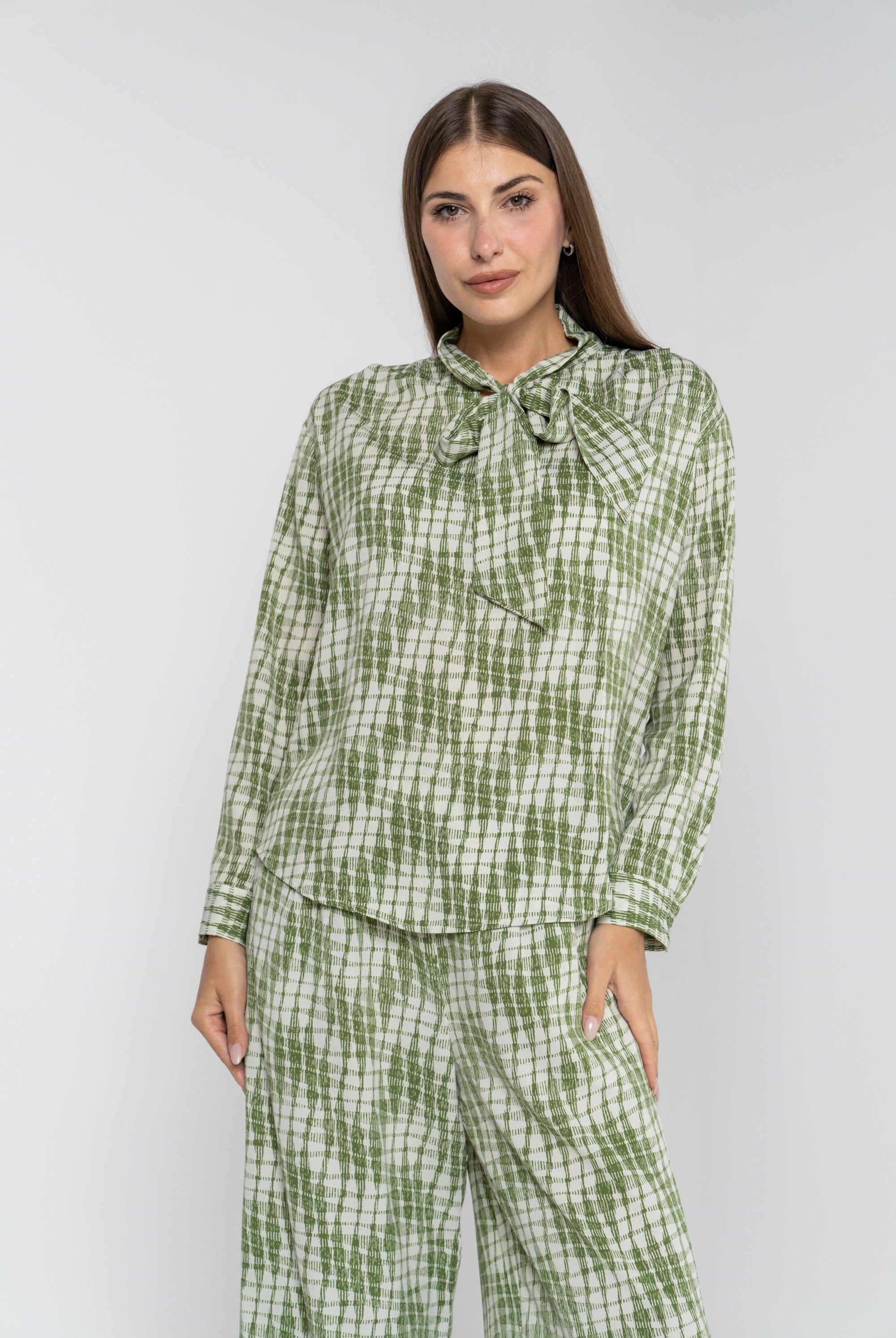 ميكا بلوزة منقوشة بياقة أكمام طويلة