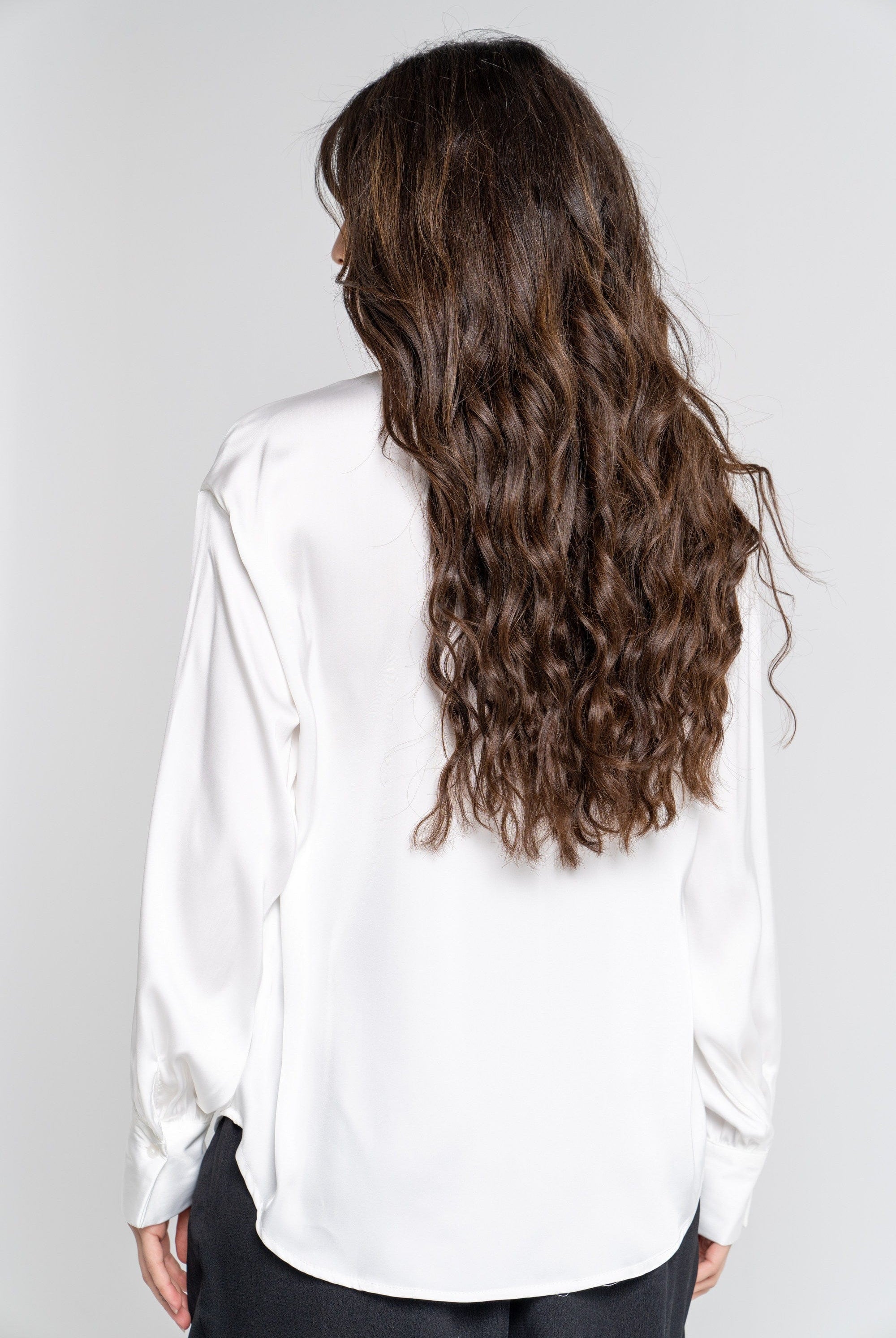 ميكا قميص سادة بأزرار أمامية كم طويل