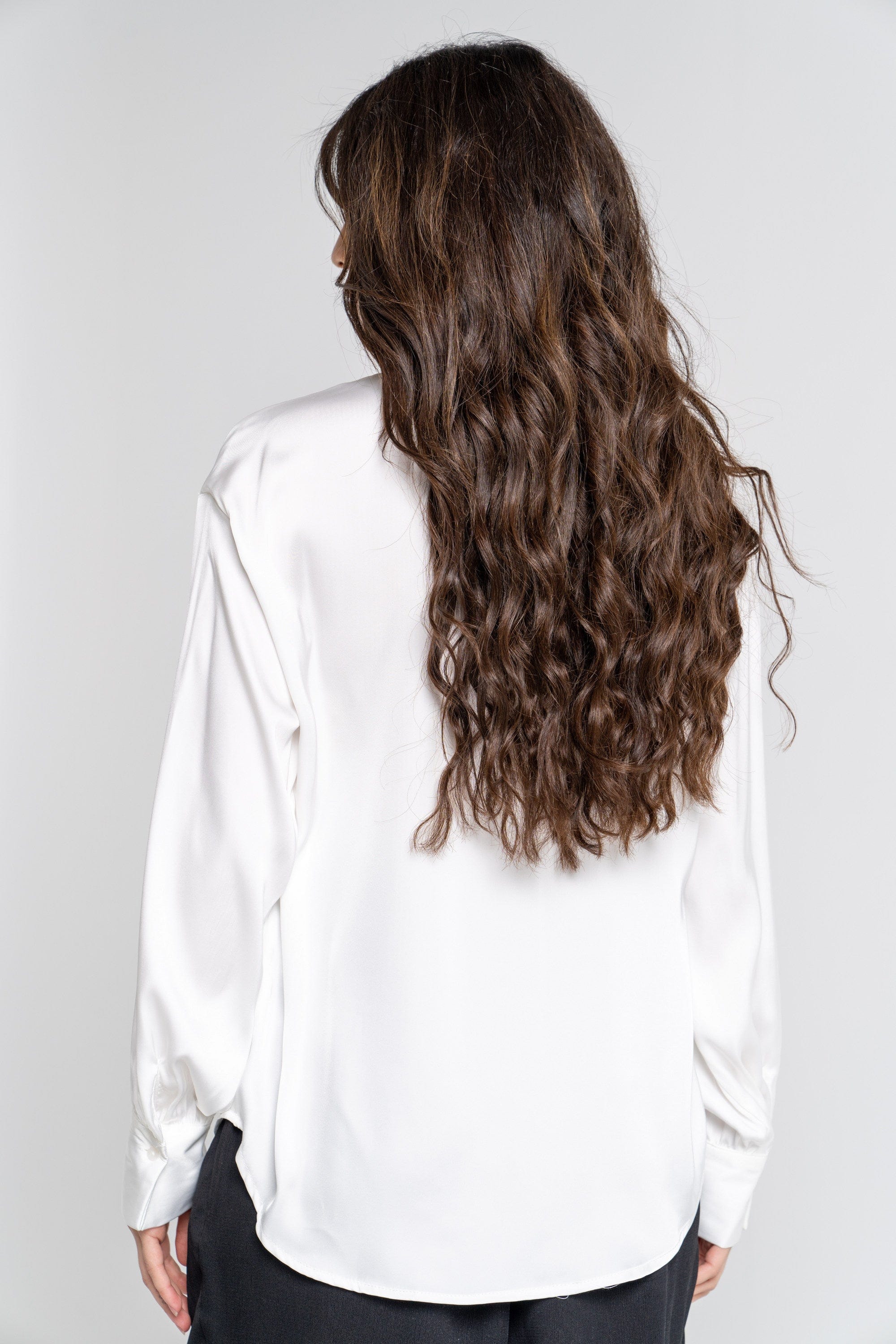 ميكا قميص سادة بأزرار أمامية كم طويل