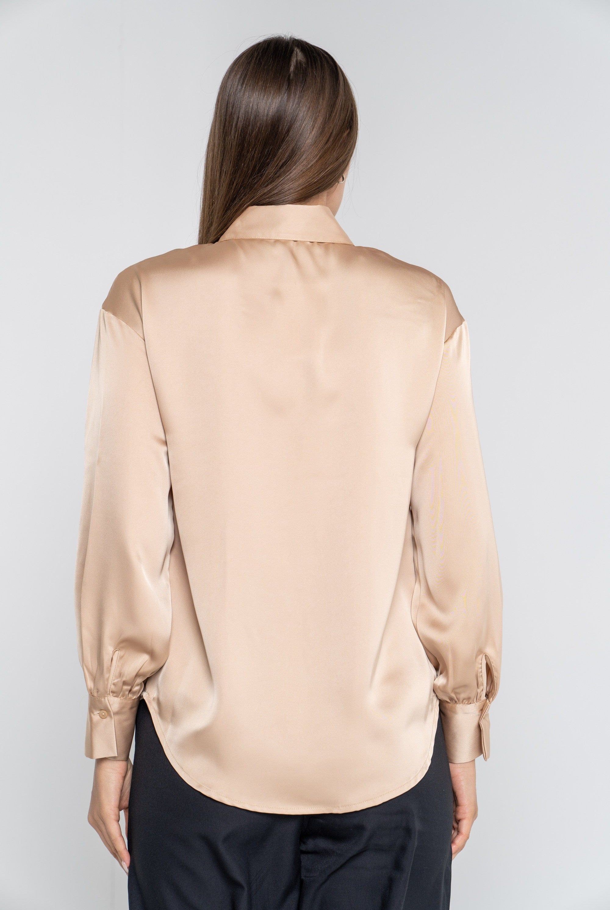 ميكا قميص سادة بأزرار أمامية كم طويل