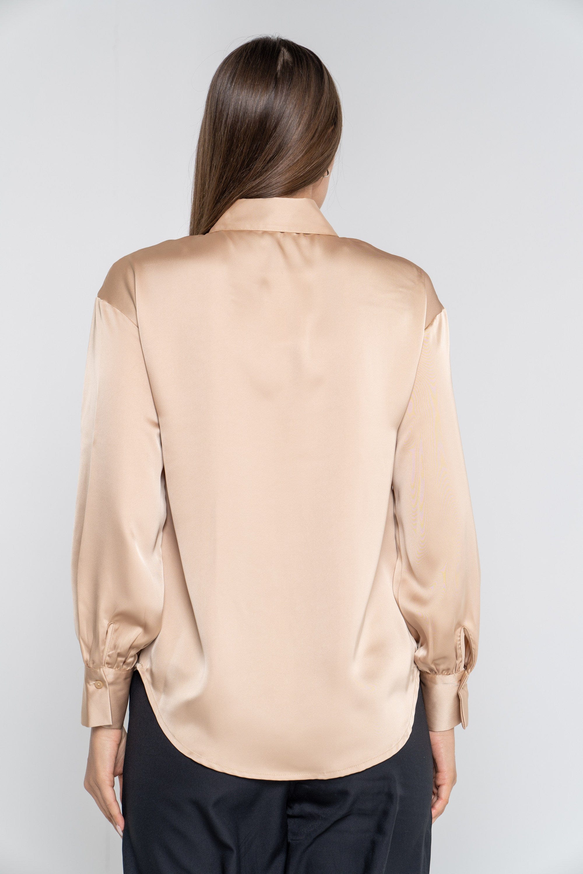 ميكا قميص سادة بأزرار أمامية كم طويل