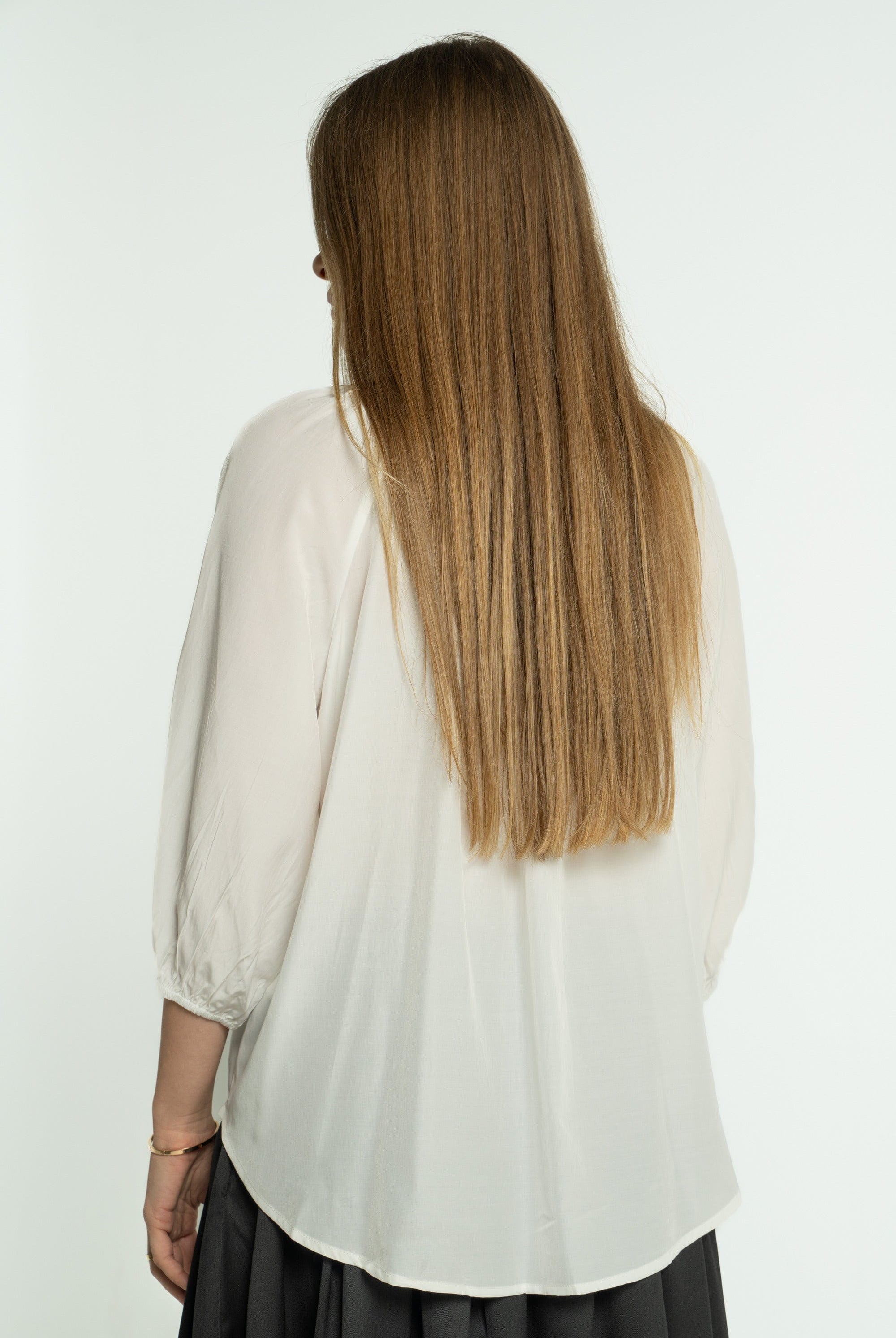 ميكا بلوزة سادة برباط عنق نسائي