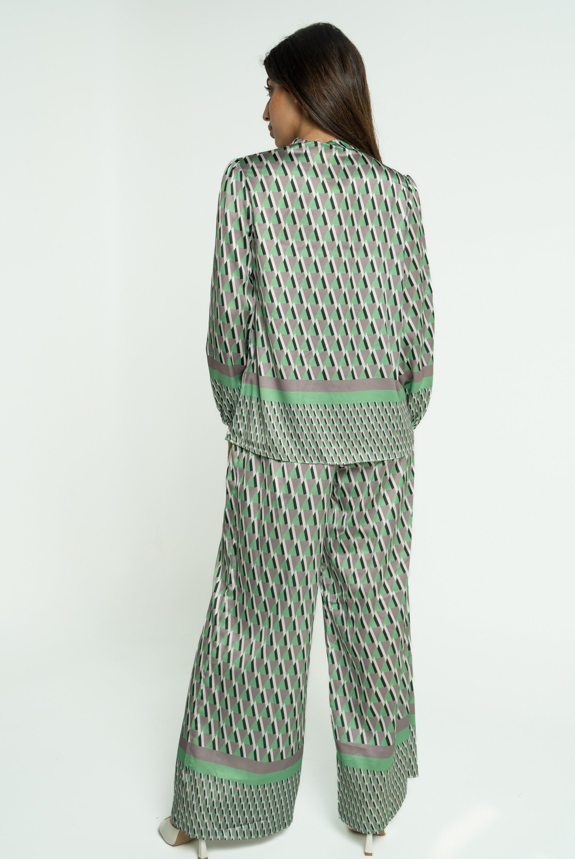 ميكا بلوزة منقوشة بفتحة صدر بأكمام طويلة أخضر فاتح