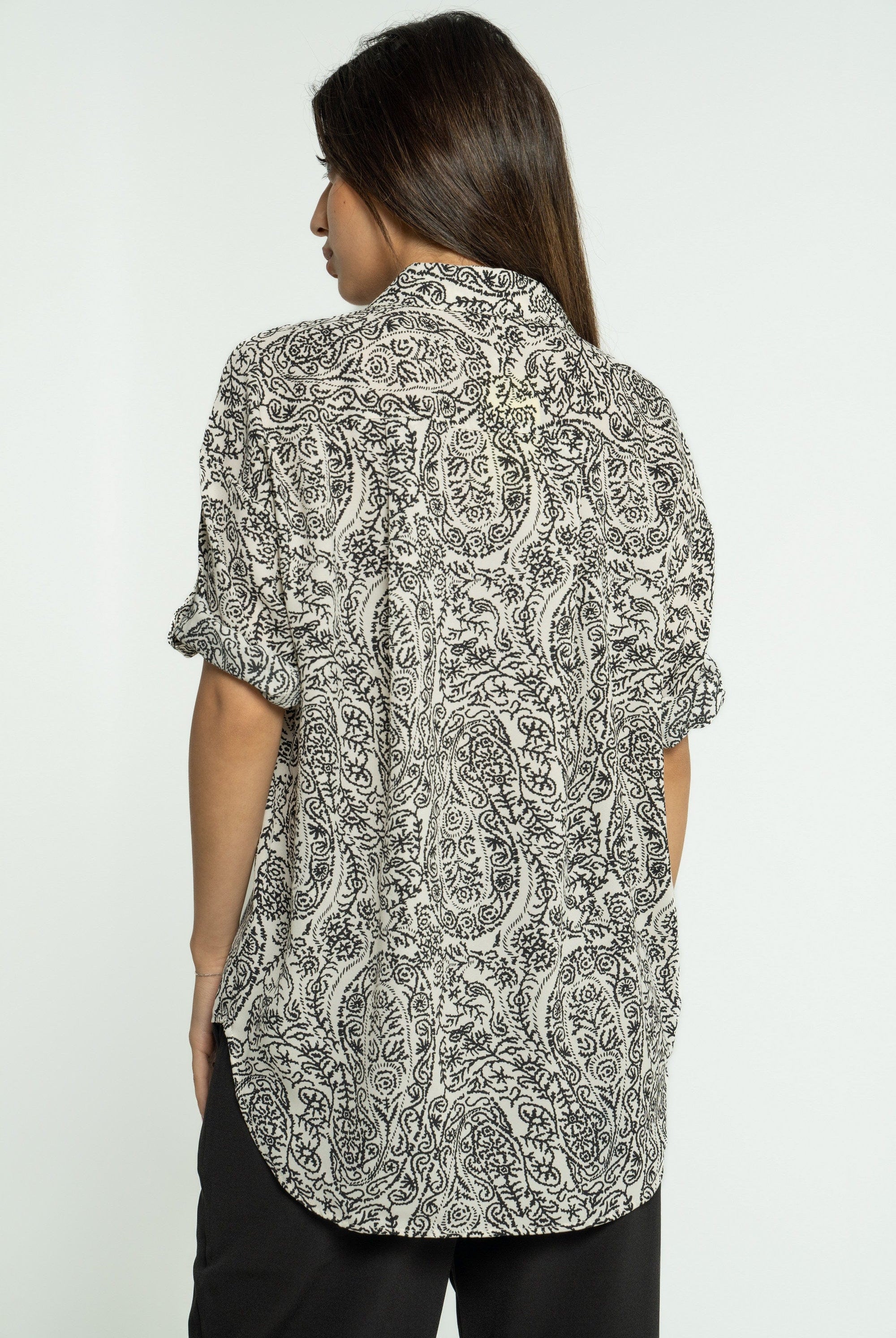 ميكا بلوزة مشجرة بفتحة صدر سبعة 3/4 كم نسائي