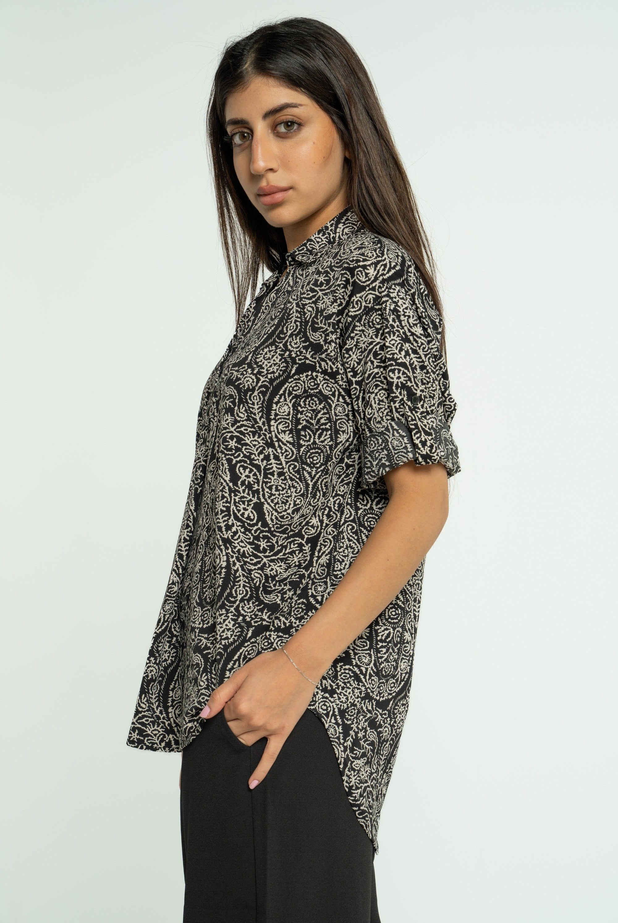 ميكا بلوزة مشجرة بفتحة صدر سبعة 3/4 كم نسائي