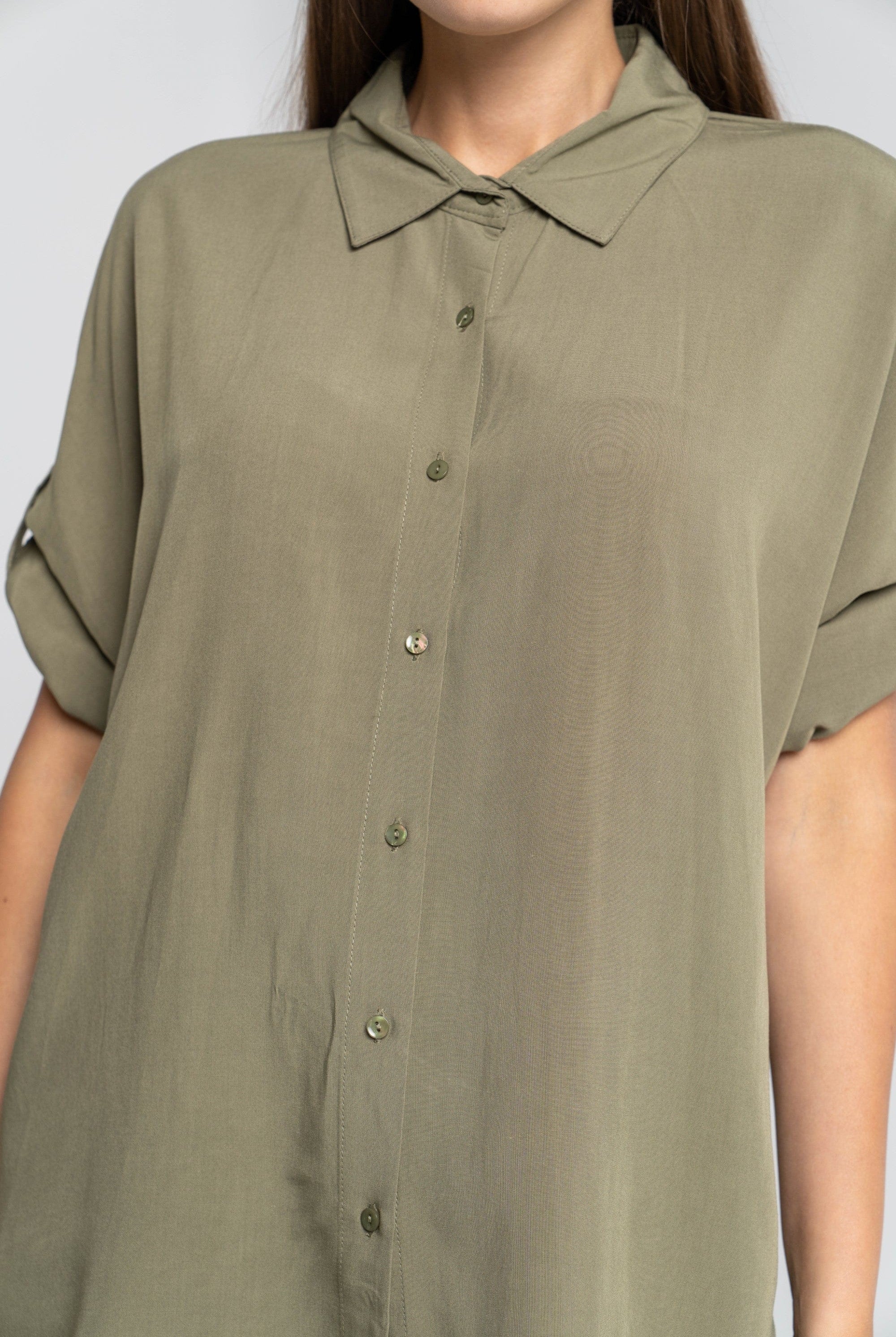 ميكا قميص 3/4 كم سادة بأزرار أمامية وياقة