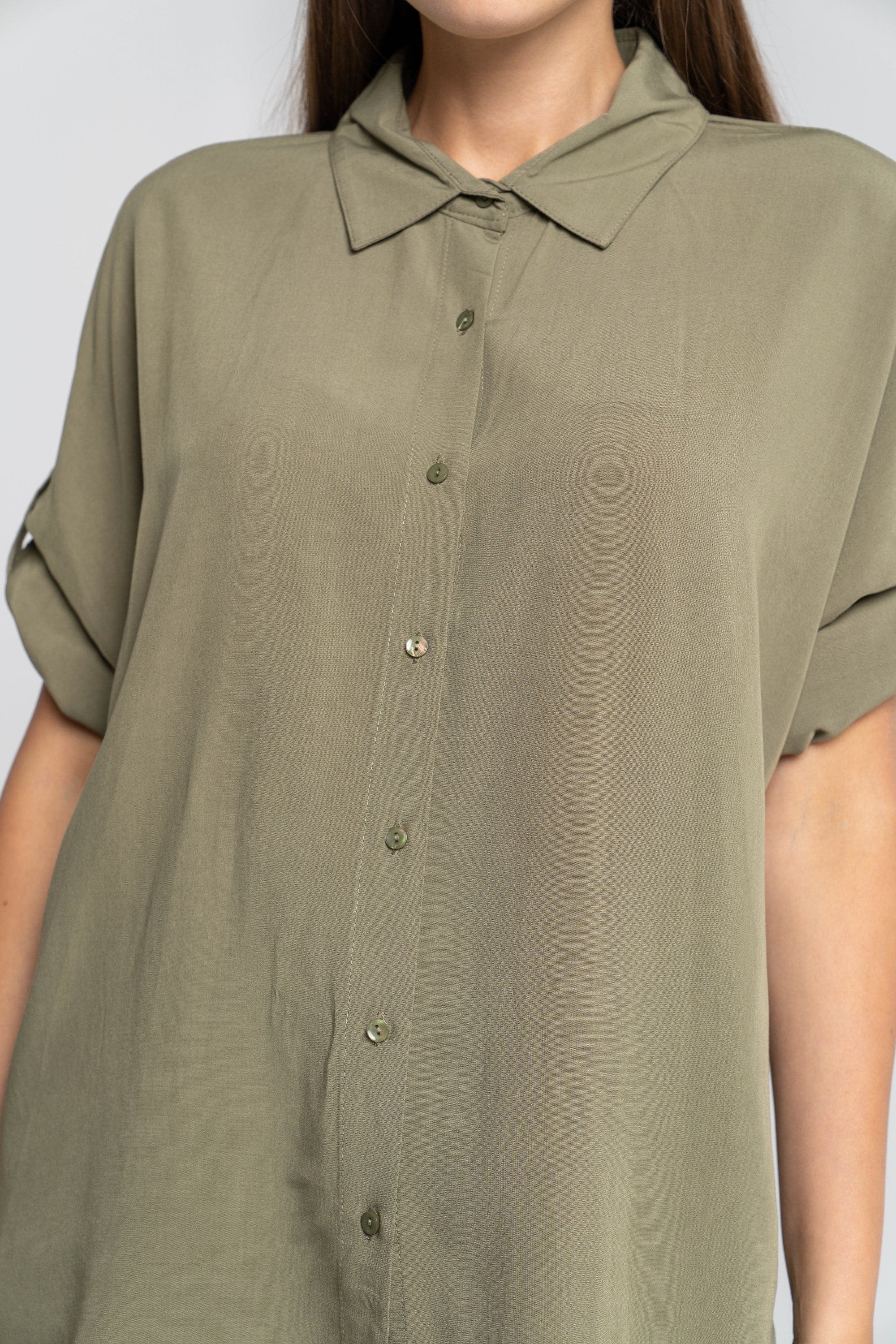 ميكا قميص 3/4 كم سادة بأزرار أمامية وياقة