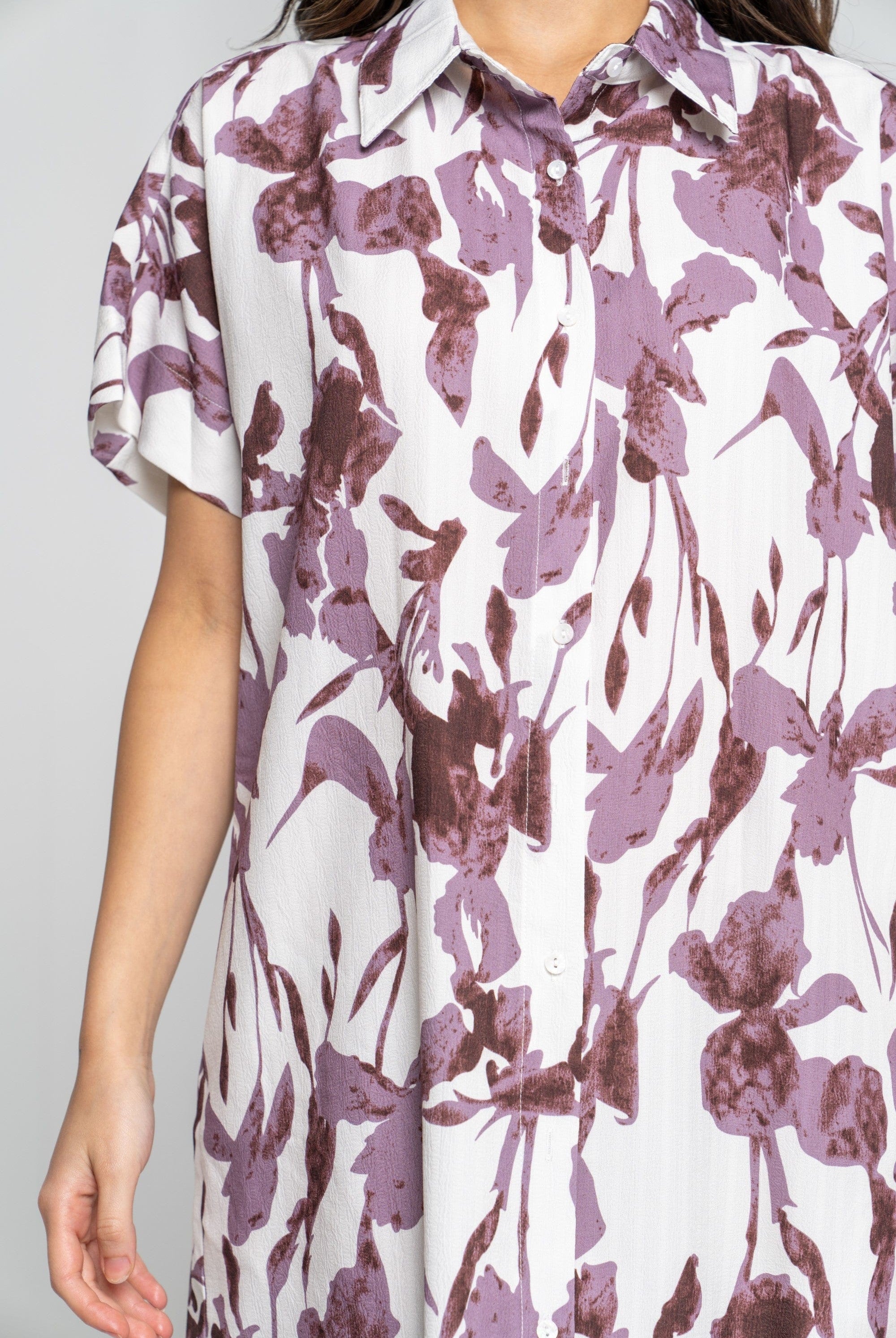 ميكا قميص طويل بأكمام قصيرة مشجر