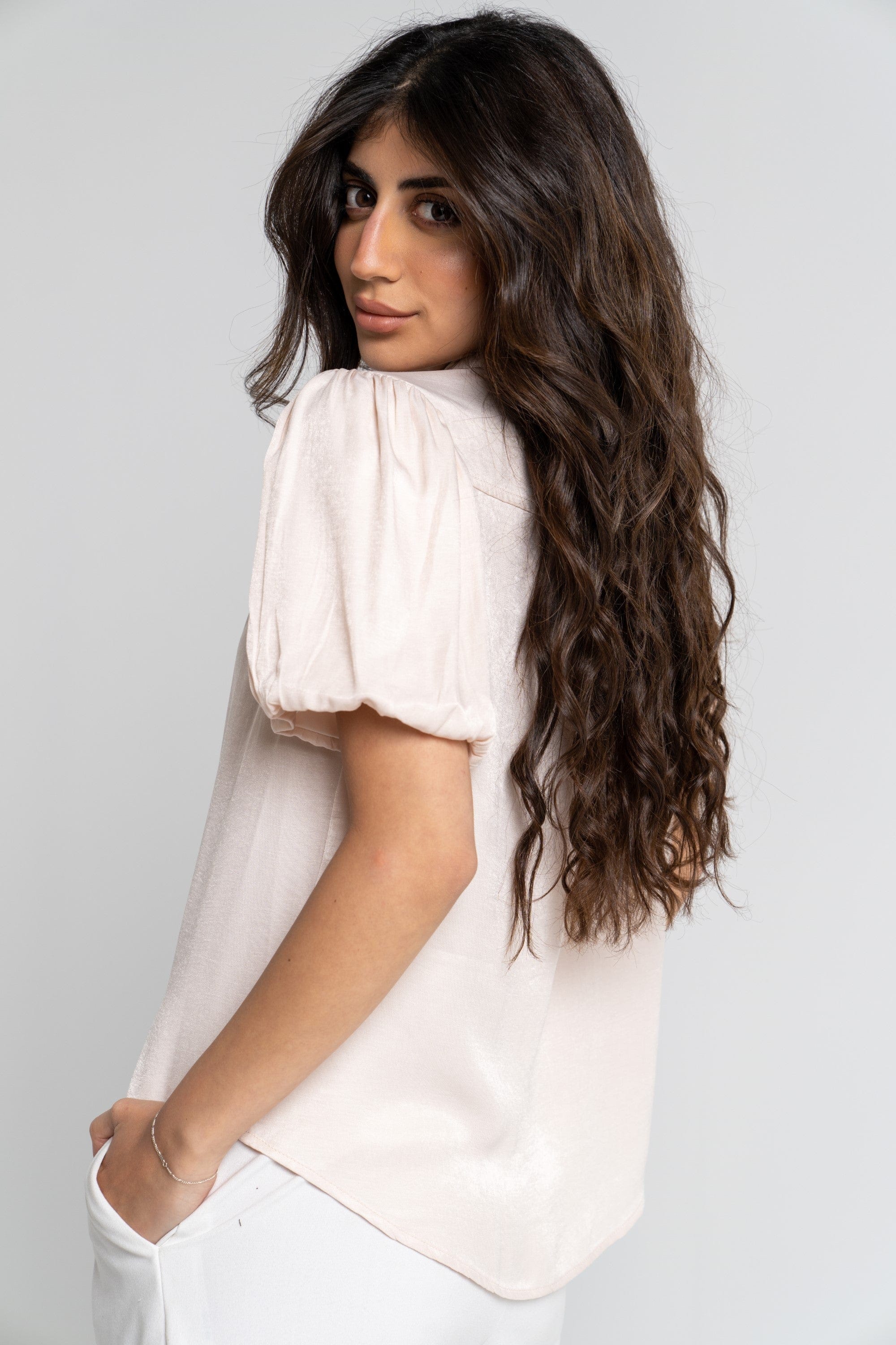 ميكا بلوزة سادة برقبة دائرية أكمام قصيرة