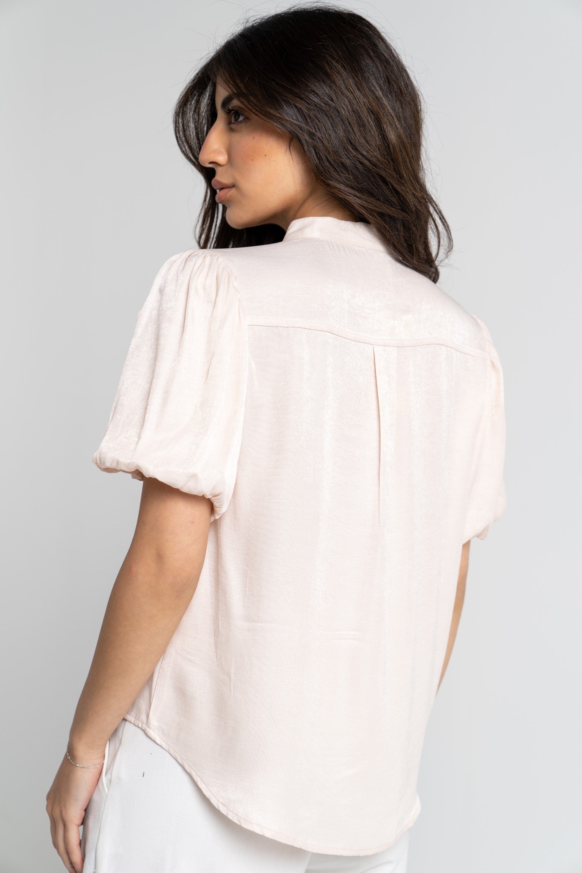 ميكا بلوزة سادة برقبة دائرية أكمام قصيرة