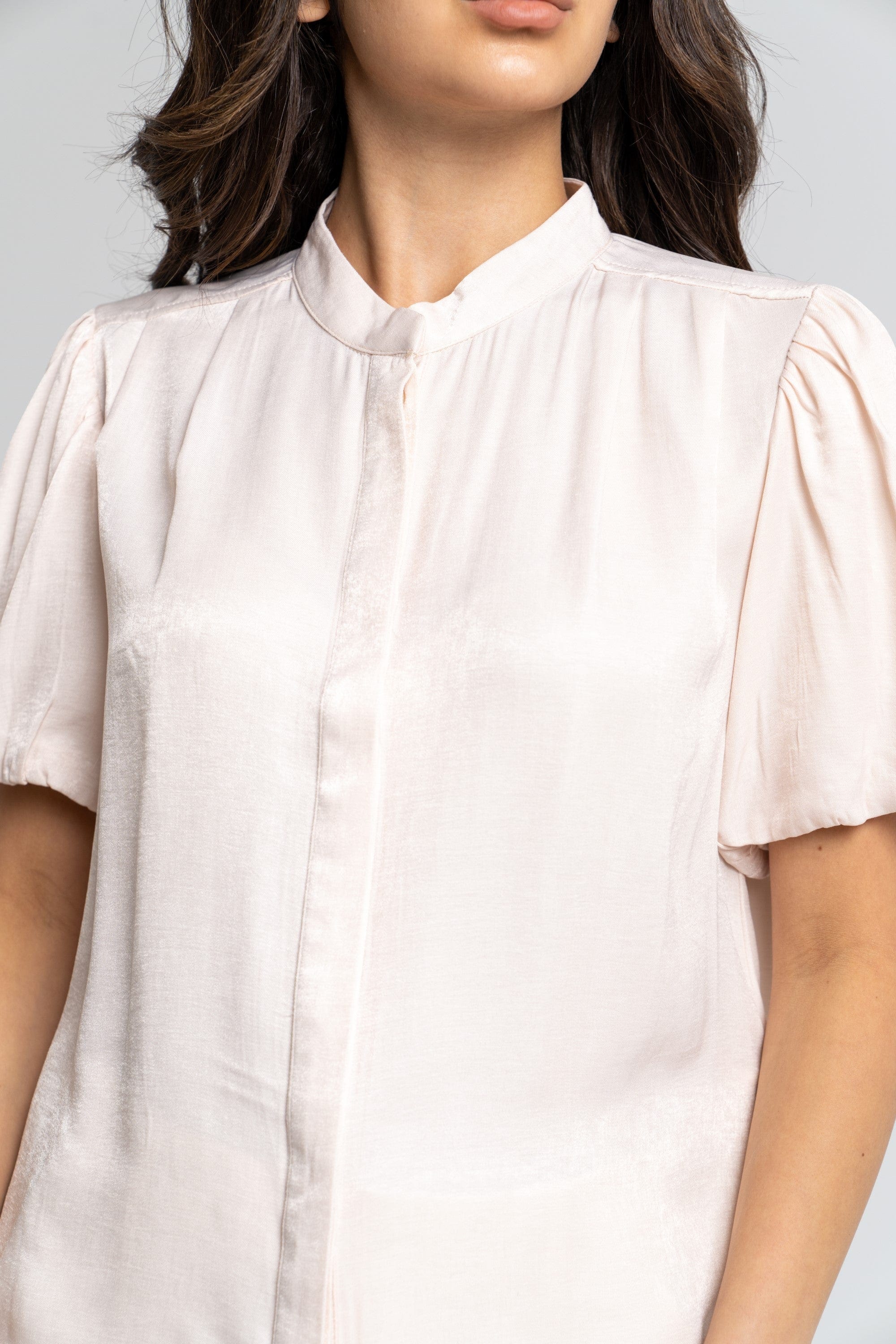 ميكا بلوزة سادة برقبة دائرية أكمام قصيرة